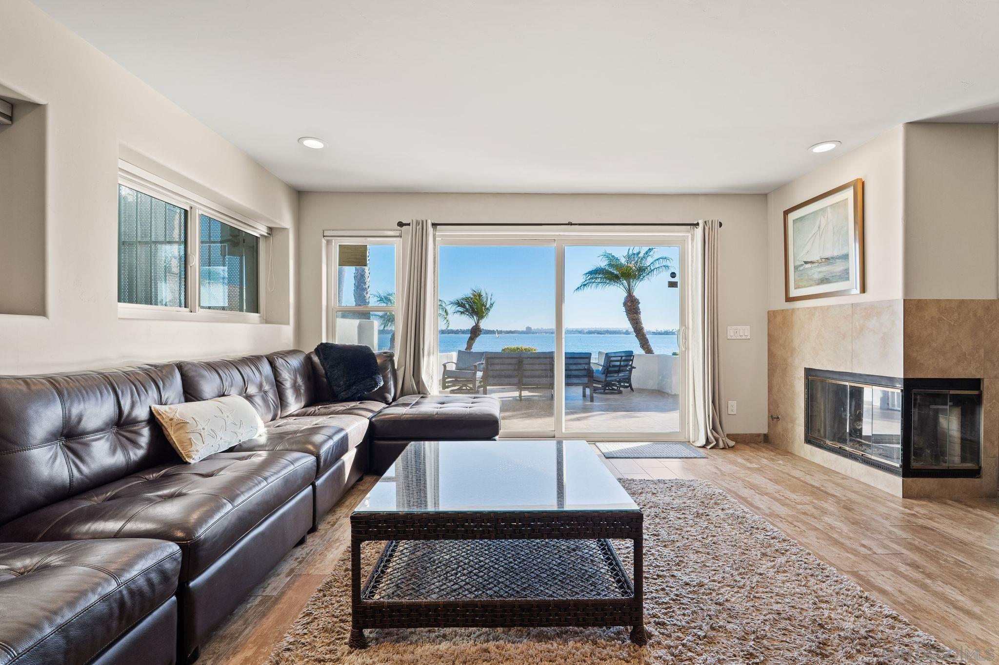 Detail Gallery Image 17 of 44 For 1177  Pacific Beach Drive  #a,  San Diego,  CA 92109 - 3 Beds | 2 Baths