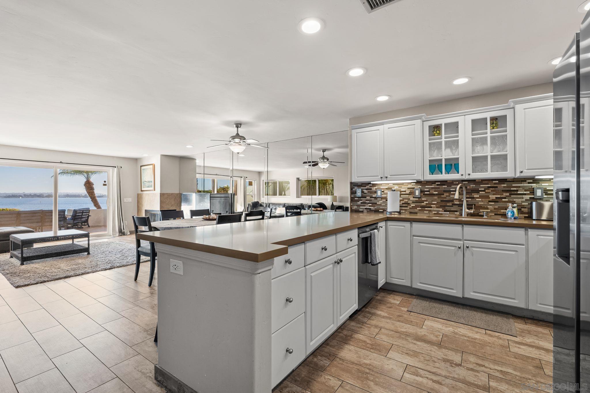 Detail Gallery Image 21 of 44 For 1177  Pacific Beach Drive  #a,  San Diego,  CA 92109 - 3 Beds | 2 Baths