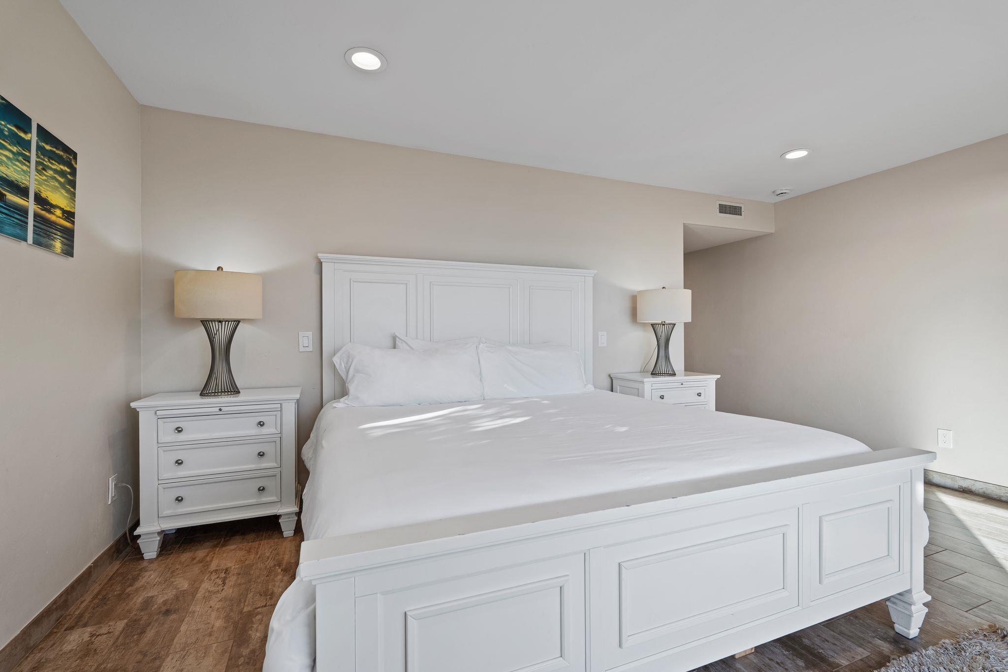 Detail Gallery Image 25 of 44 For 1177  Pacific Beach Drive  #a,  San Diego,  CA 92109 - 3 Beds | 2 Baths