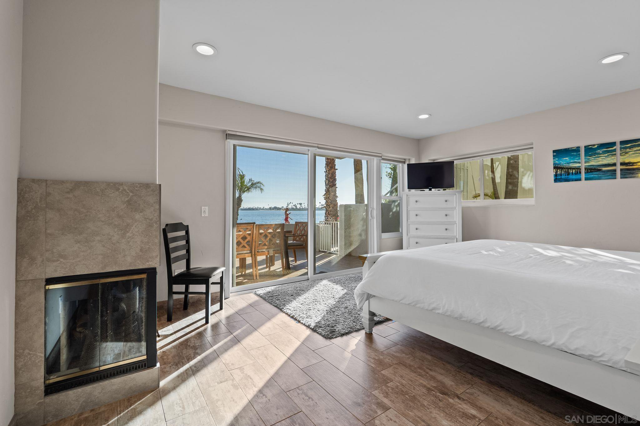 Detail Gallery Image 26 of 44 For 1177  Pacific Beach Drive  #a,  San Diego,  CA 92109 - 3 Beds | 2 Baths