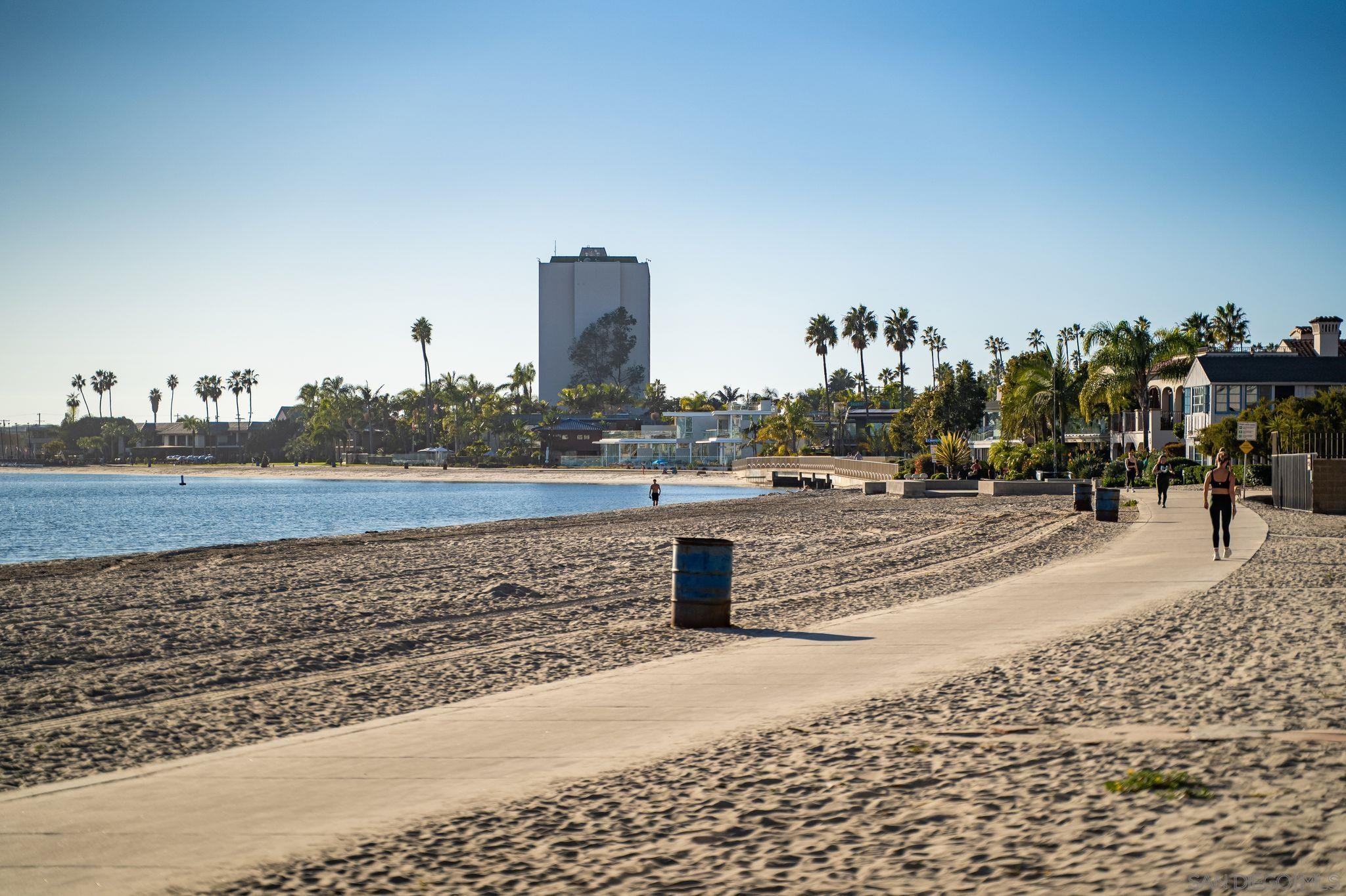 Detail Gallery Image 32 of 44 For 1177  Pacific Beach Drive  #a,  San Diego,  CA 92109 - 3 Beds | 2 Baths