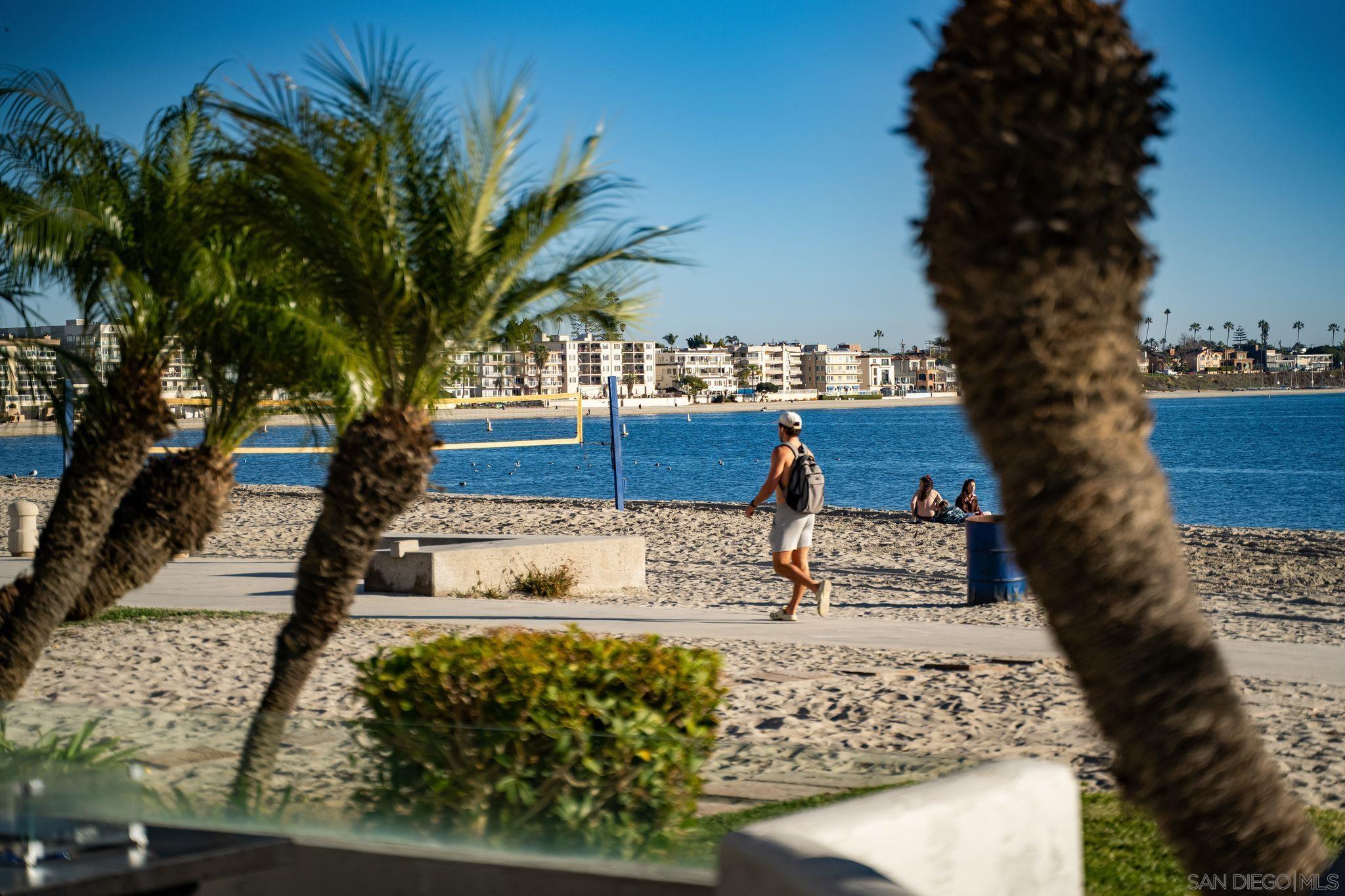 Detail Gallery Image 40 of 44 For 1177  Pacific Beach Drive  #a,  San Diego,  CA 92109 - 3 Beds | 2 Baths