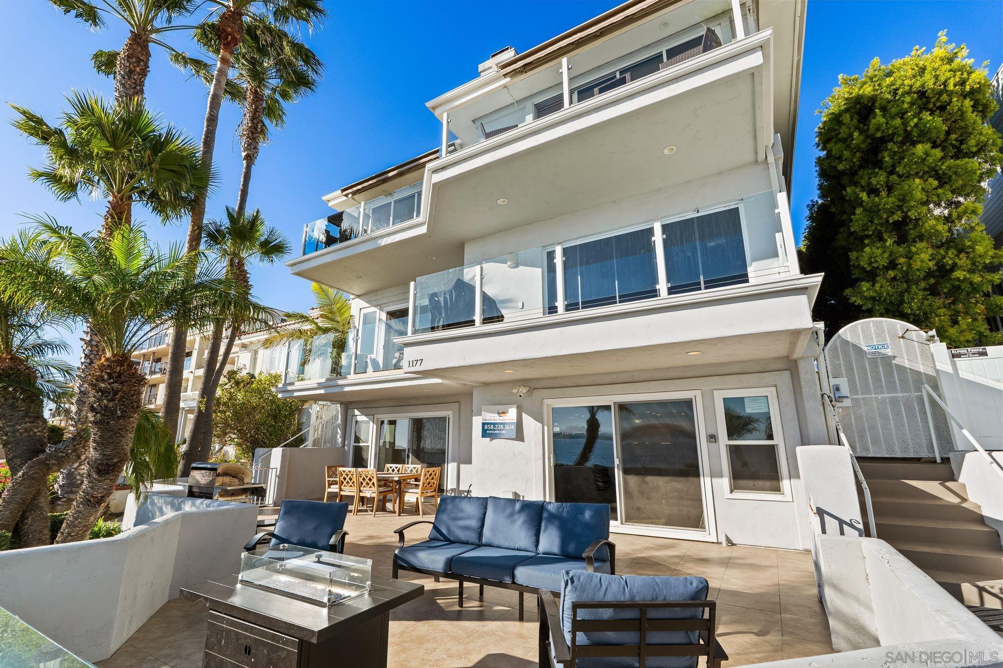 Detail Gallery Image 43 of 44 For 1177  Pacific Beach Drive  #a,  San Diego,  CA 92109 - 3 Beds | 2 Baths