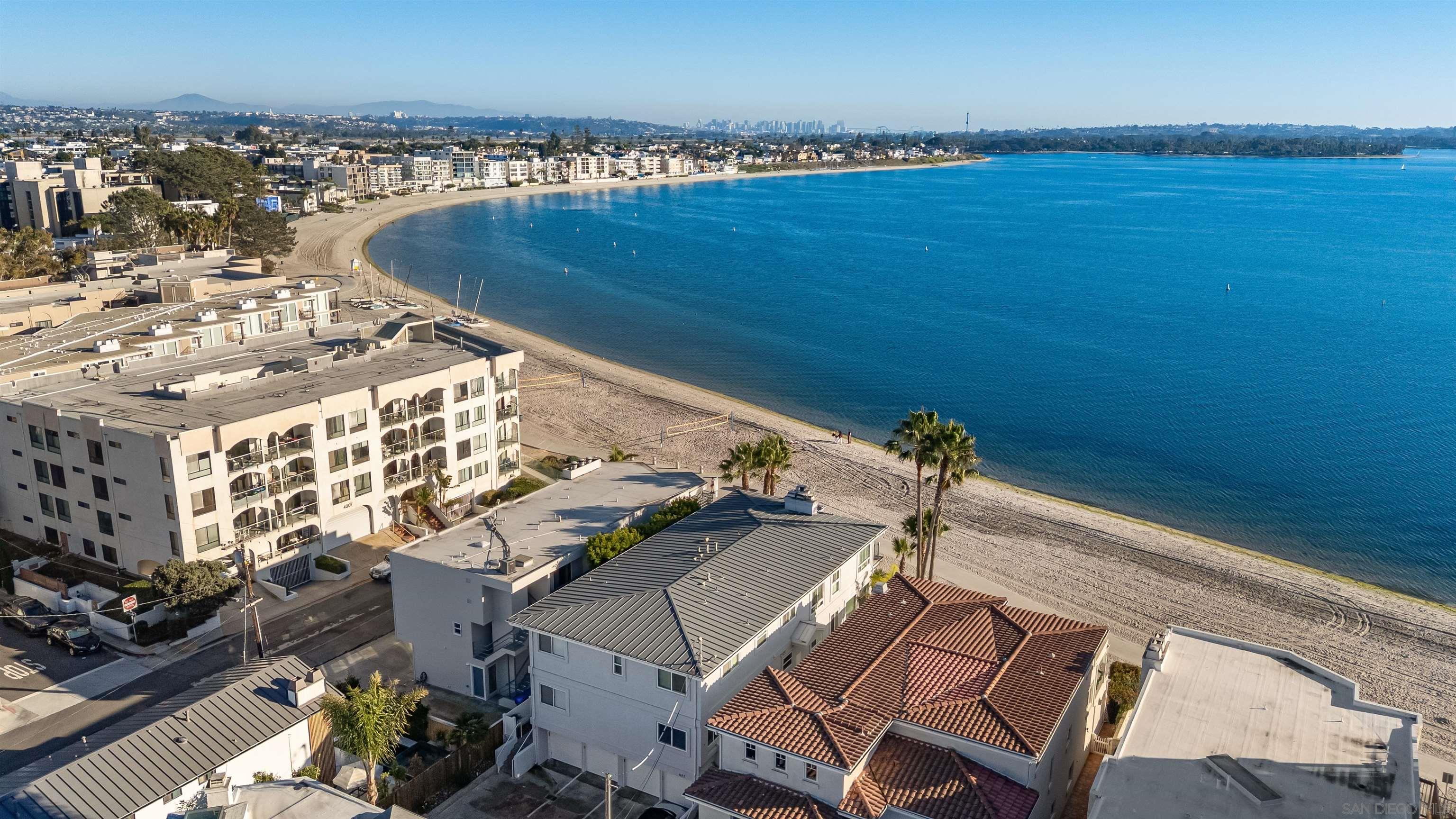 Detail Gallery Image 9 of 44 For 1177  Pacific Beach Drive  #a,  San Diego,  CA 92109 - 3 Beds | 2 Baths