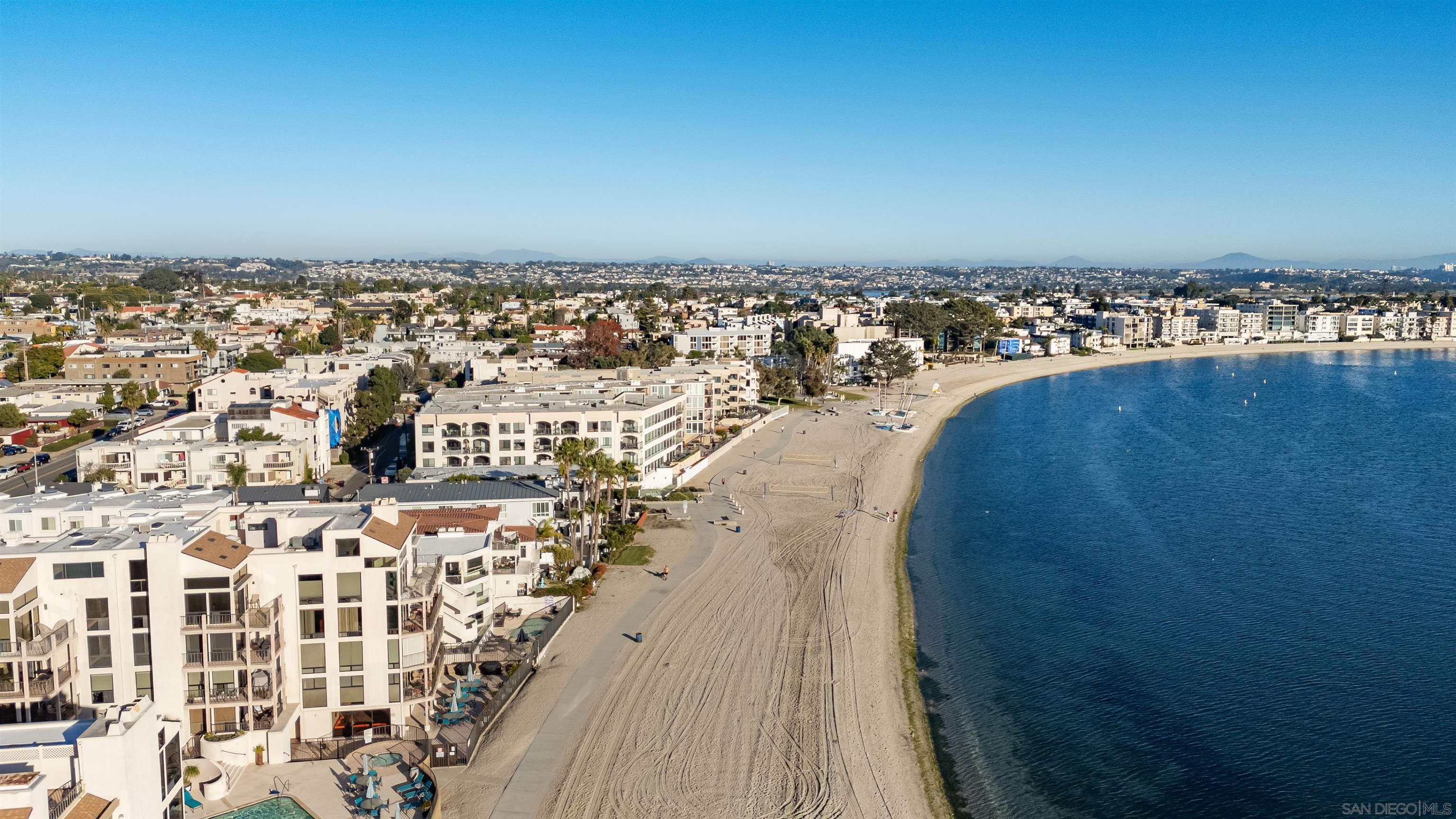 Detail Gallery Image 10 of 44 For 1177  Pacific Beach Drive  #a,  San Diego,  CA 92109 - 3 Beds | 2 Baths
