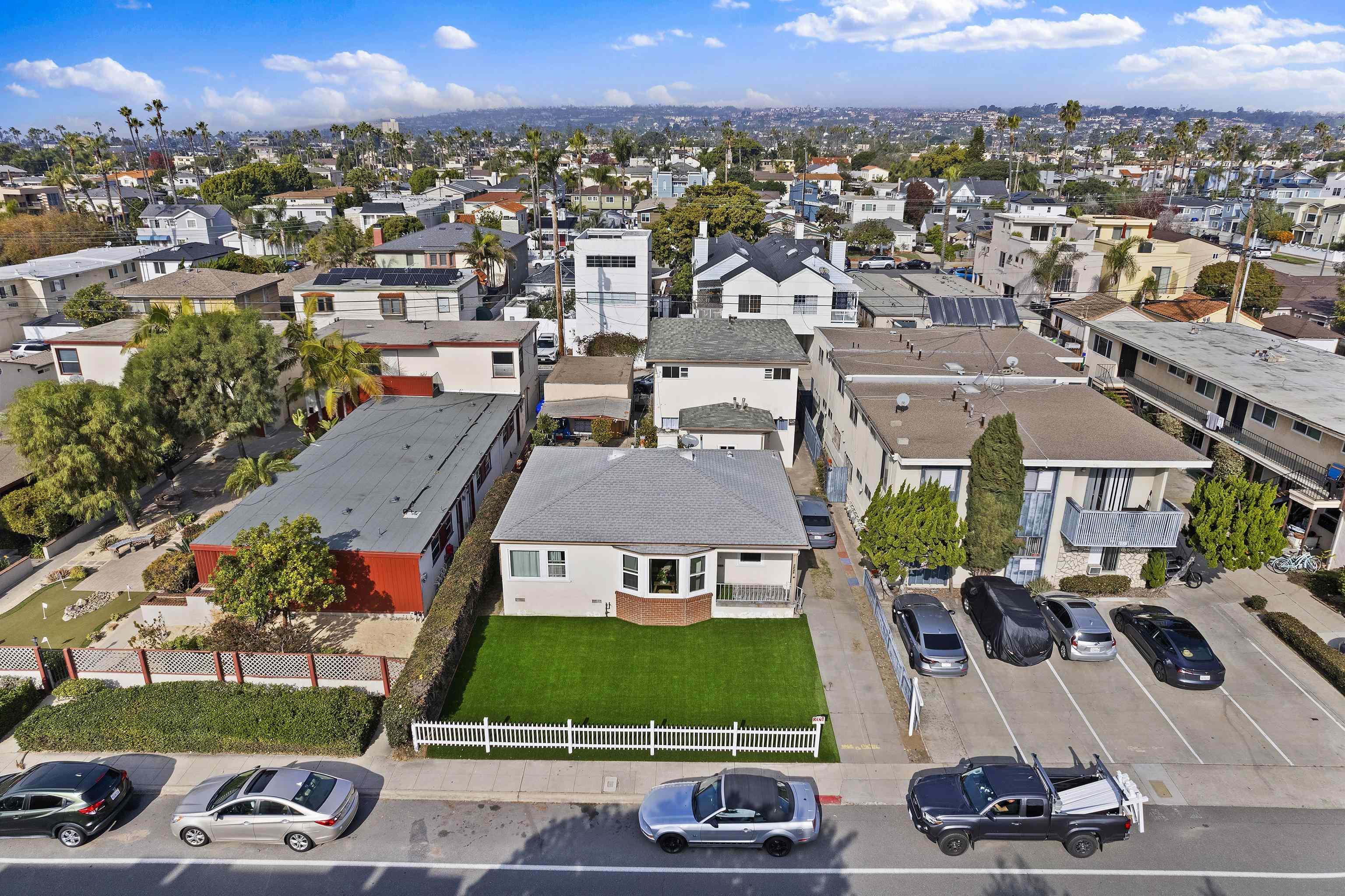 Detail Gallery Image 2 of 35 For 1250  Pacific Beach Dr, San Diego,  CA 92109 - 2 Beds | 1 Baths