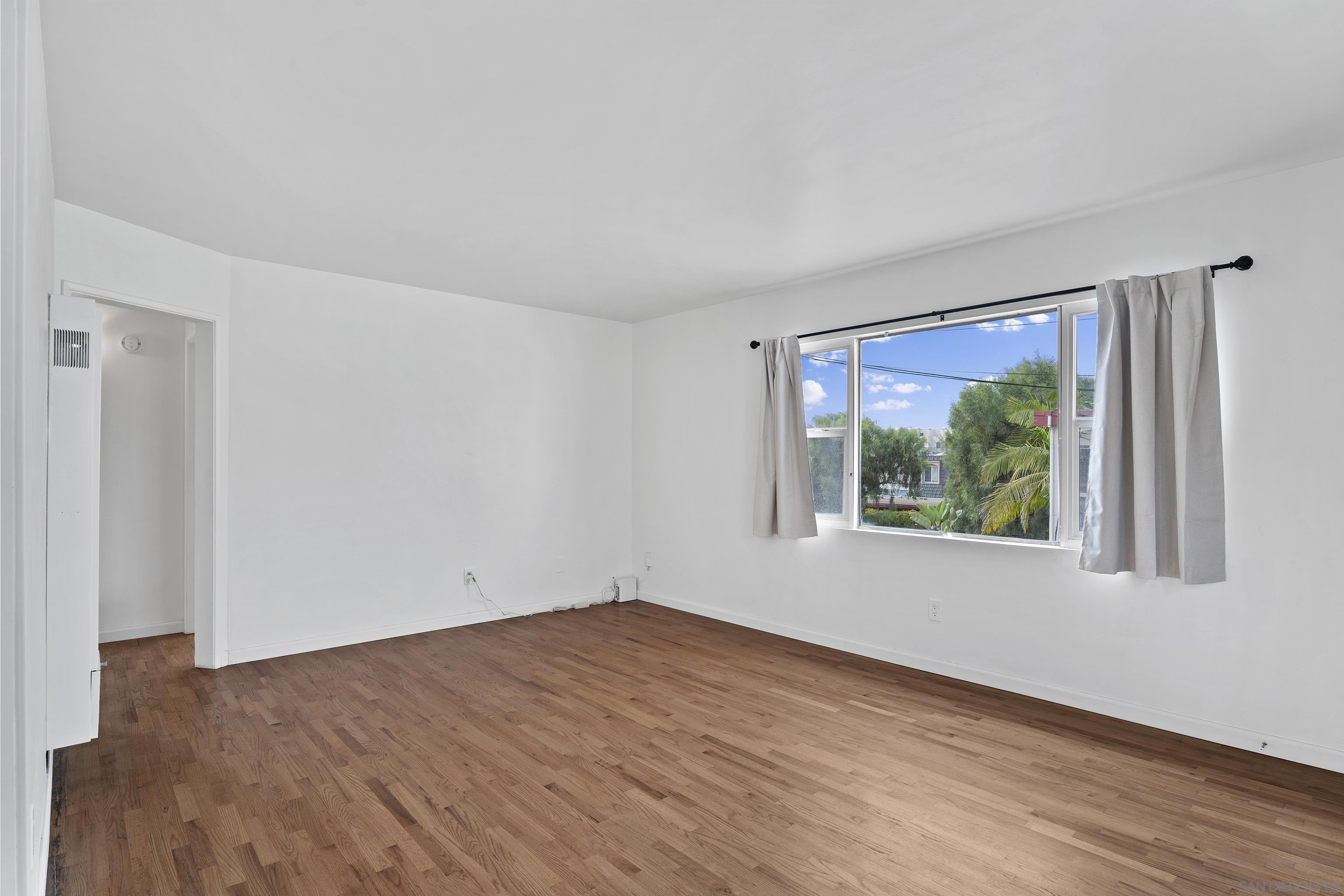 Detail Gallery Image 14 of 35 For 1250  Pacific Beach Dr, San Diego,  CA 92109 - 2 Beds | 1 Baths