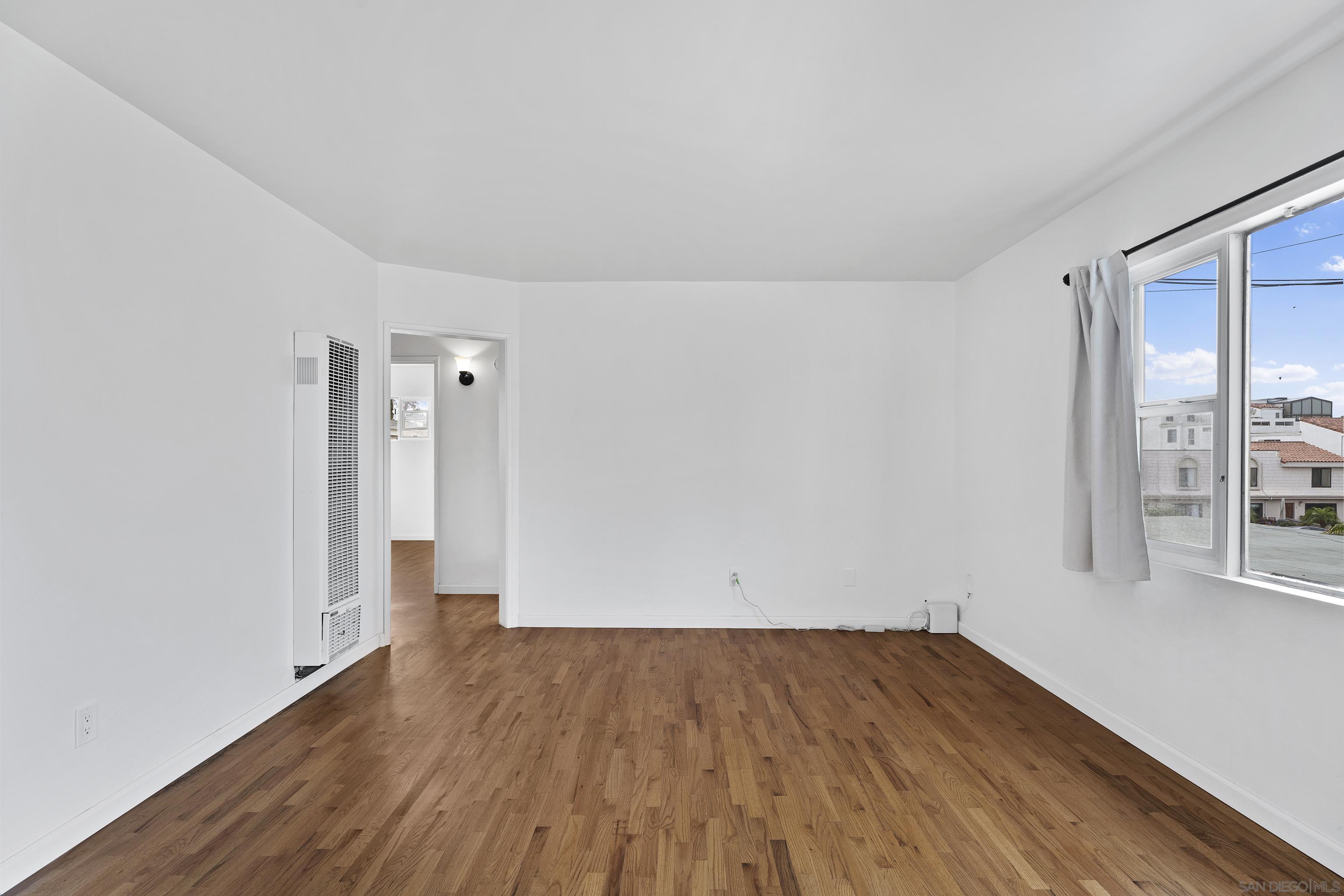 Detail Gallery Image 15 of 35 For 1250  Pacific Beach Dr, San Diego,  CA 92109 - 2 Beds | 1 Baths