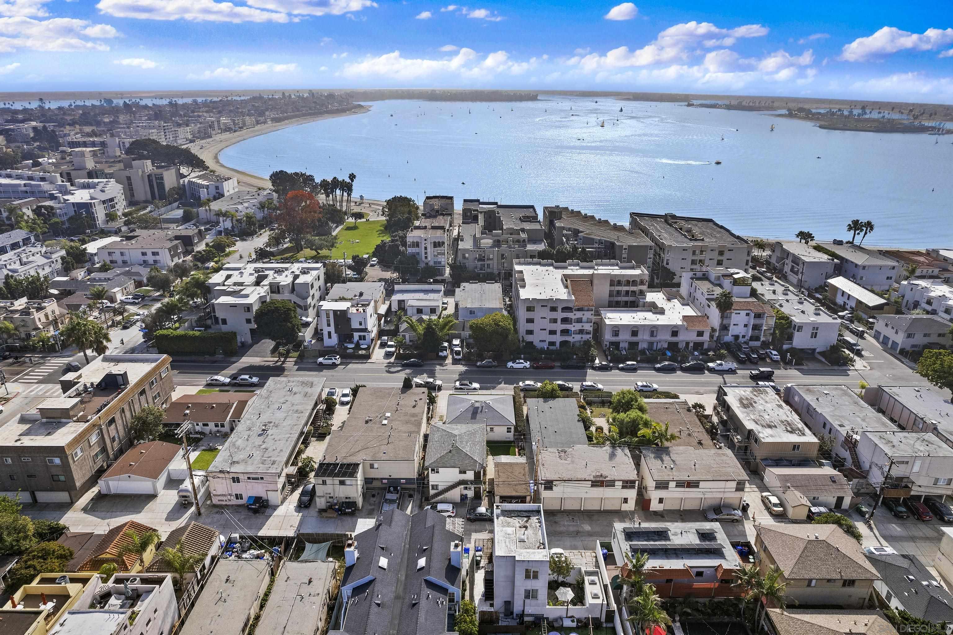 Detail Gallery Image 4 of 35 For 1250  Pacific Beach Dr, San Diego,  CA 92109 - 2 Beds | 1 Baths