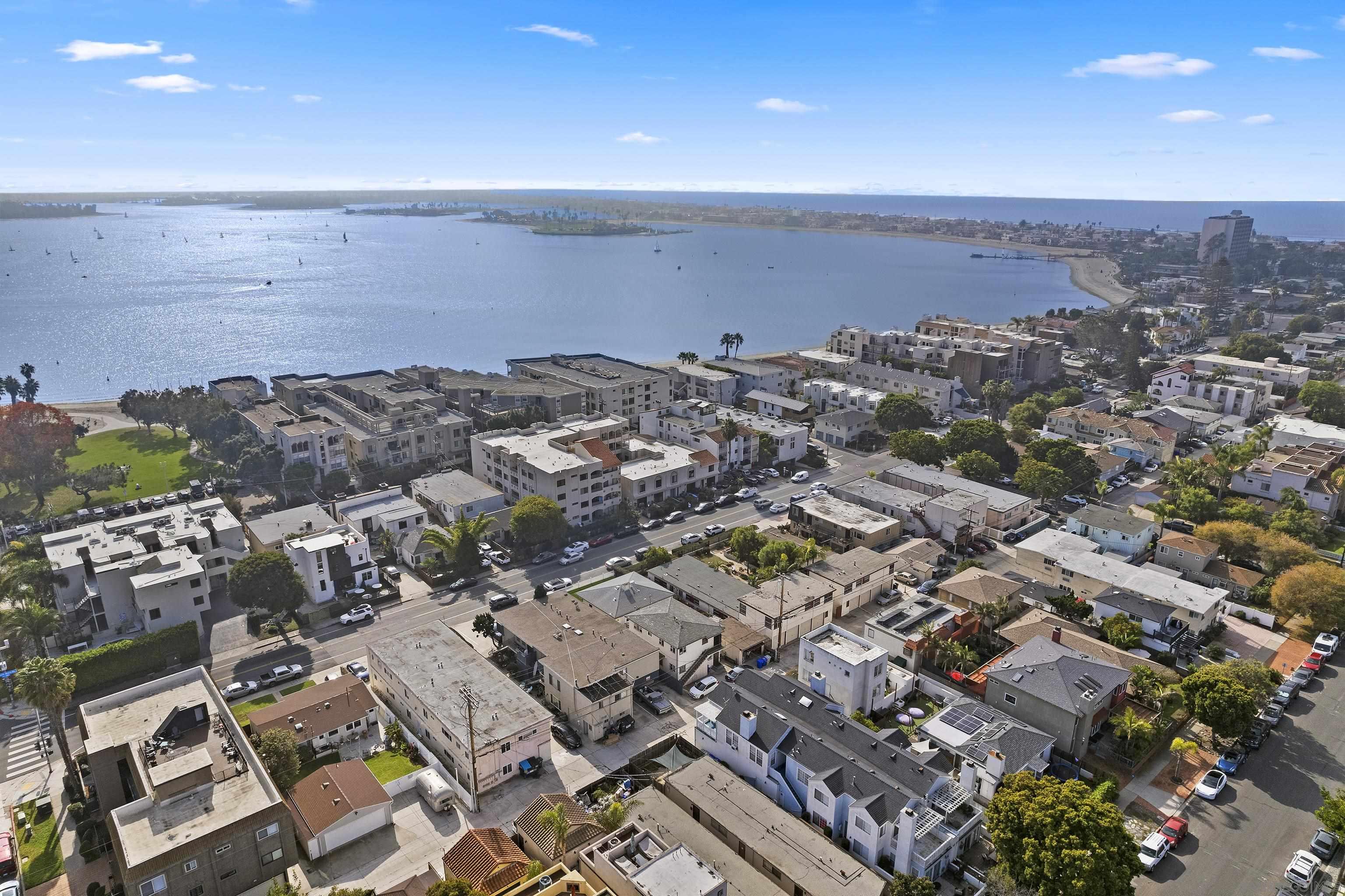 Detail Gallery Image 5 of 35 For 1250  Pacific Beach Dr, San Diego,  CA 92109 - 2 Beds | 1 Baths