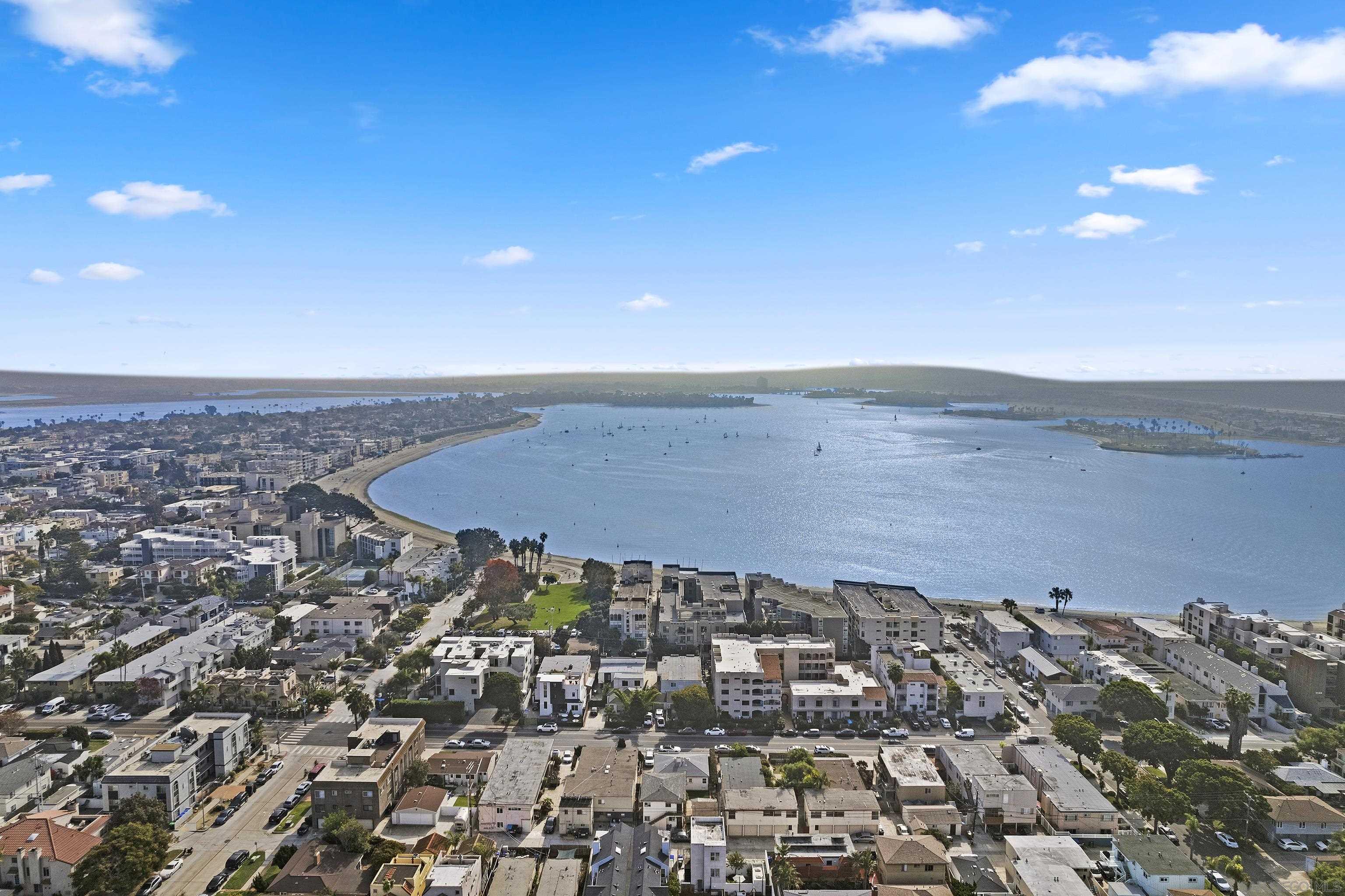 Detail Gallery Image 6 of 35 For 1250  Pacific Beach Dr, San Diego,  CA 92109 - 2 Beds | 1 Baths