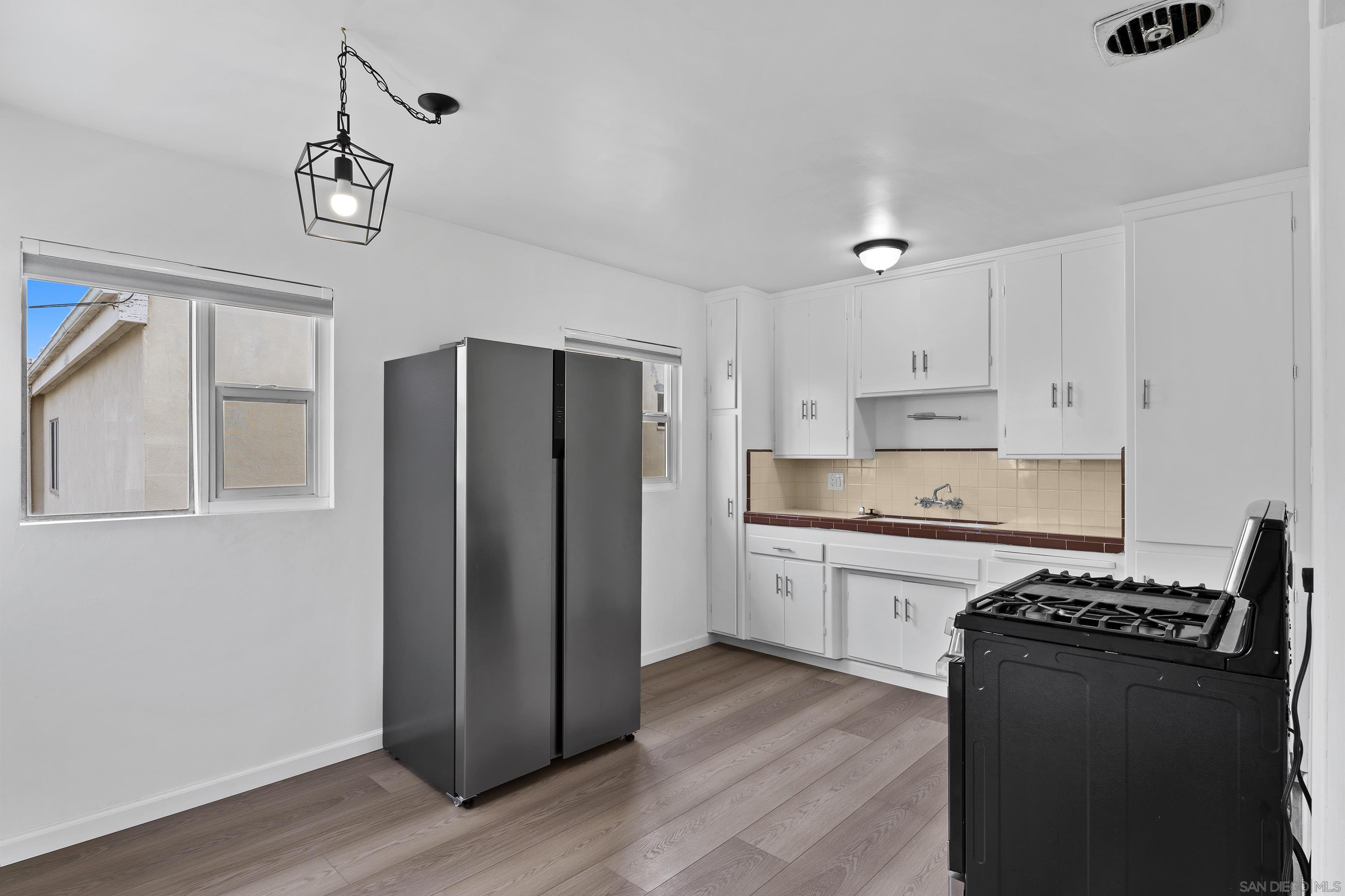 Detail Gallery Image 8 of 35 For 1250  Pacific Beach Dr, San Diego,  CA 92109 - 2 Beds | 1 Baths