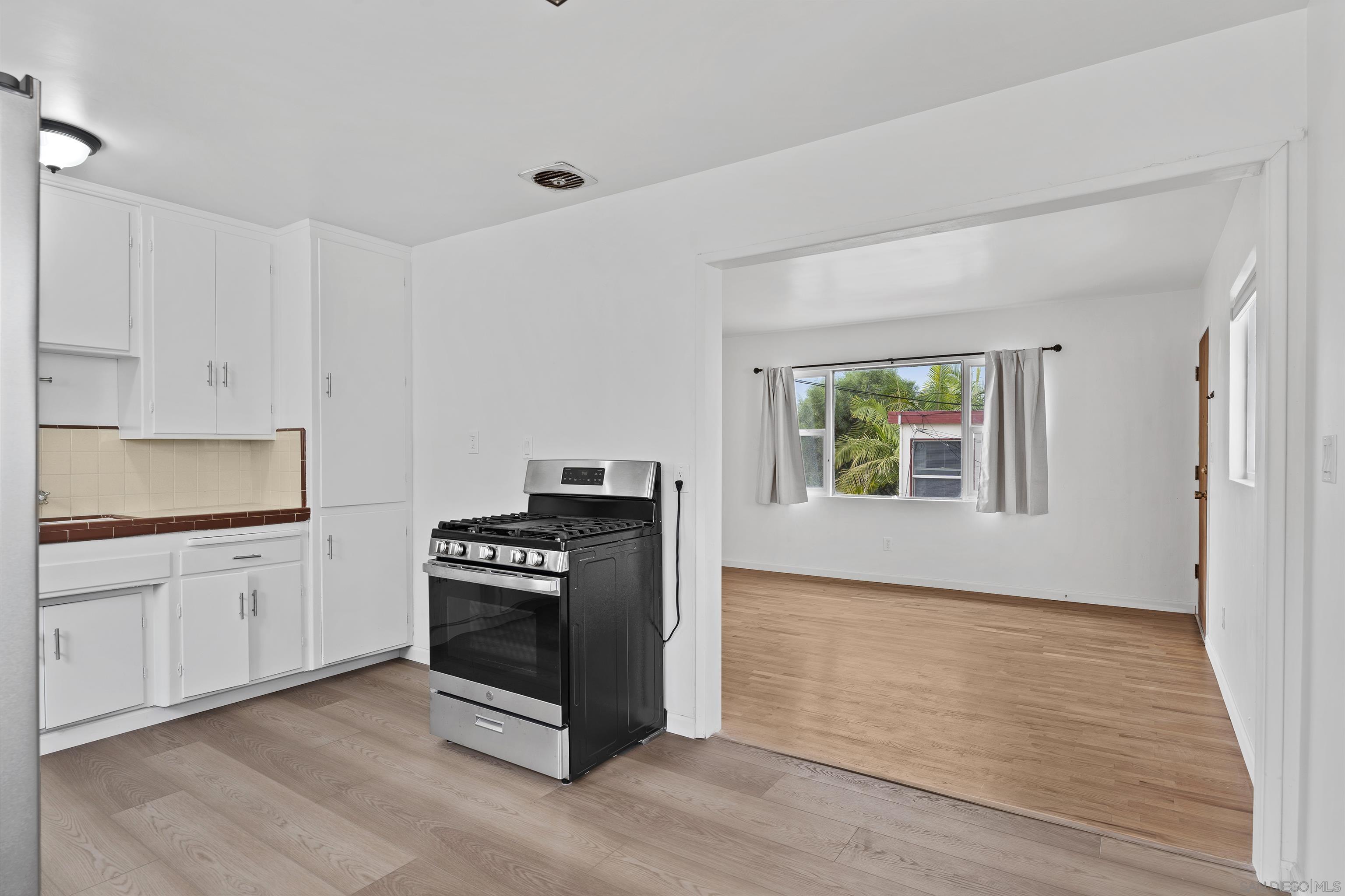 Detail Gallery Image 9 of 35 For 1250  Pacific Beach Dr, San Diego,  CA 92109 - 2 Beds | 1 Baths