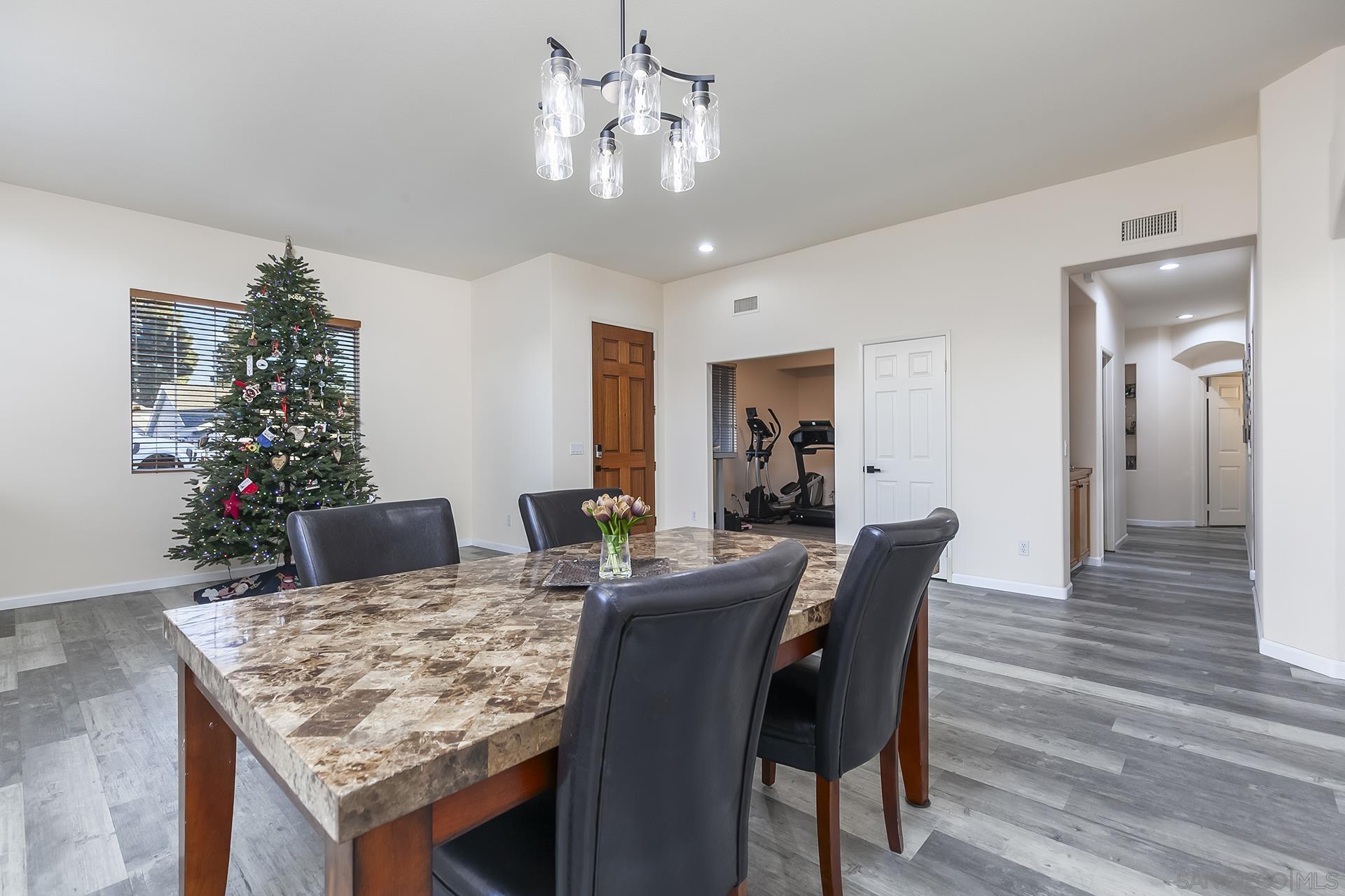 Detail Gallery Image 21 of 63 For 1106  Paseo Marguerita, Chula Vista,  CA 91910 - 4 Beds | 3 Baths