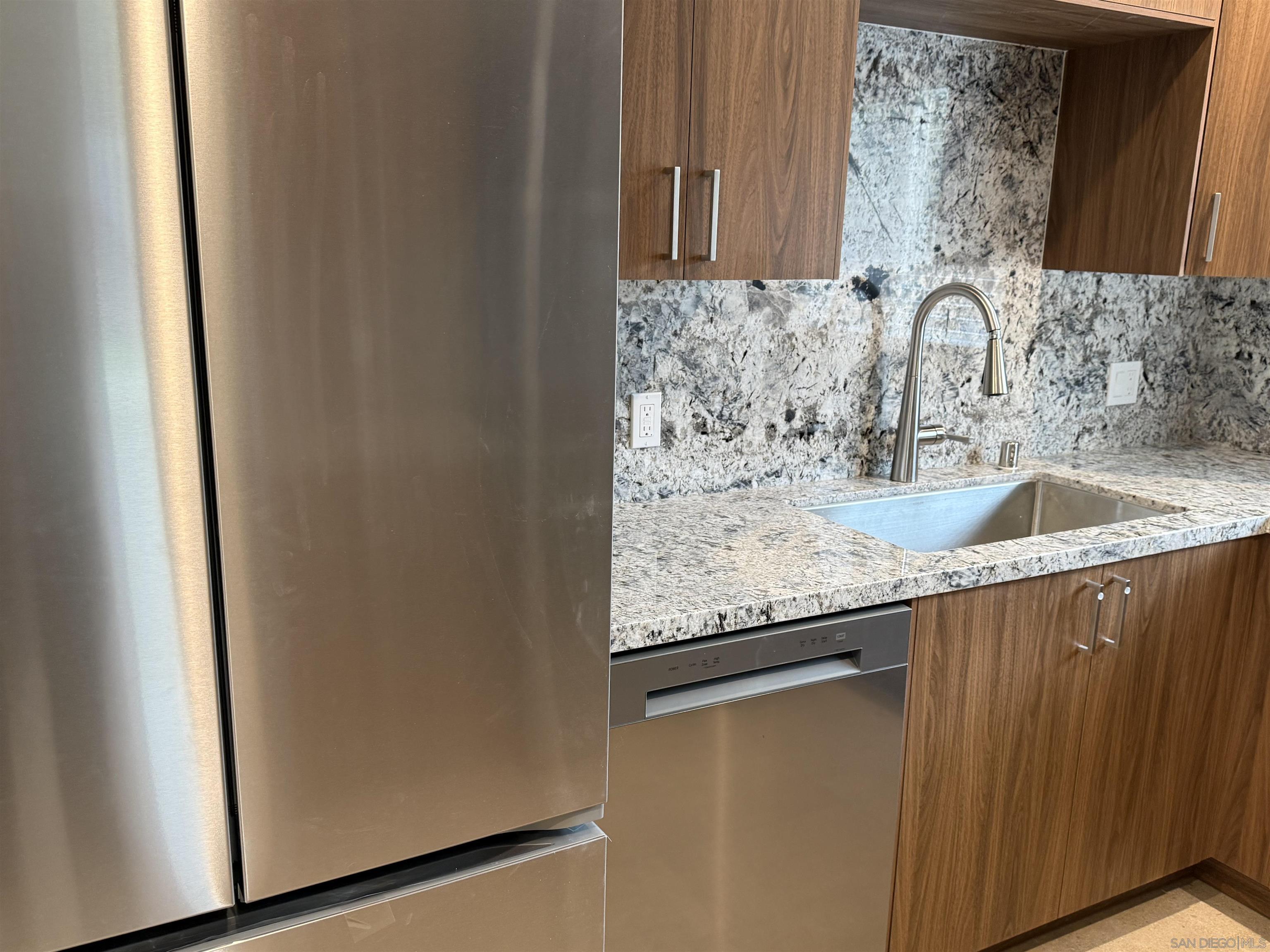 Detail Gallery Image 12 of 20 For 2914  Governor Dr, San Diego,  CA 92122 - 4 Beds | 2 Baths