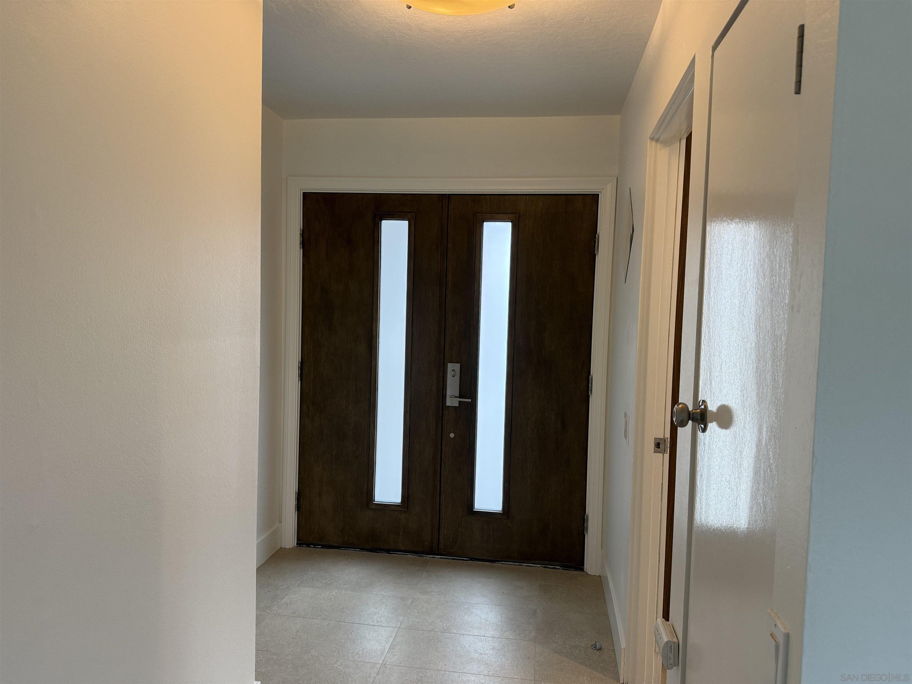 Detail Gallery Image 5 of 20 For 2914  Governor Dr, San Diego,  CA 92122 - 4 Beds | 2 Baths