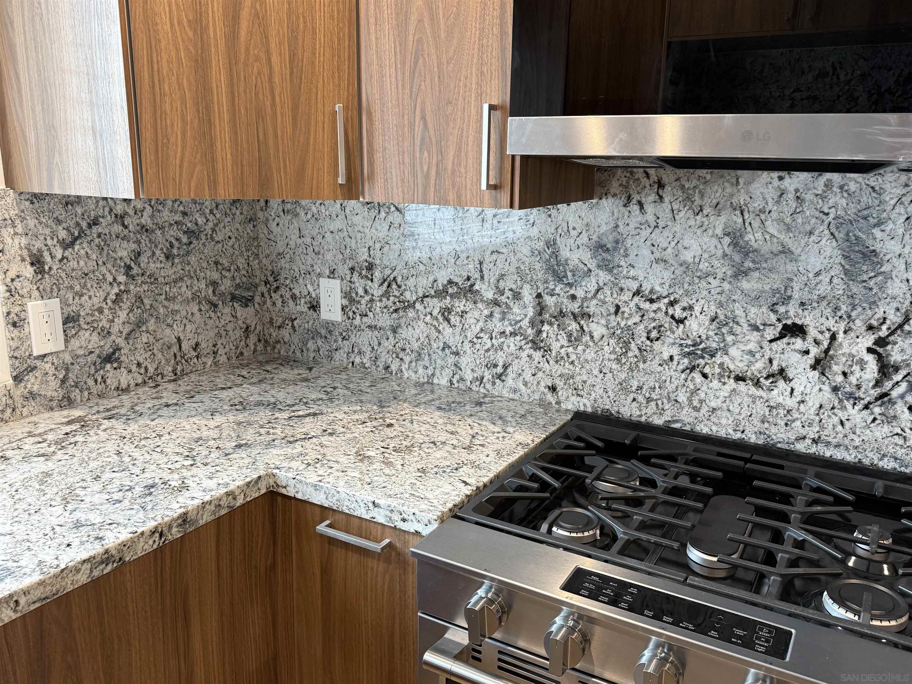 Detail Gallery Image 9 of 20 For 2914  Governor Dr, San Diego,  CA 92122 - 4 Beds | 2 Baths