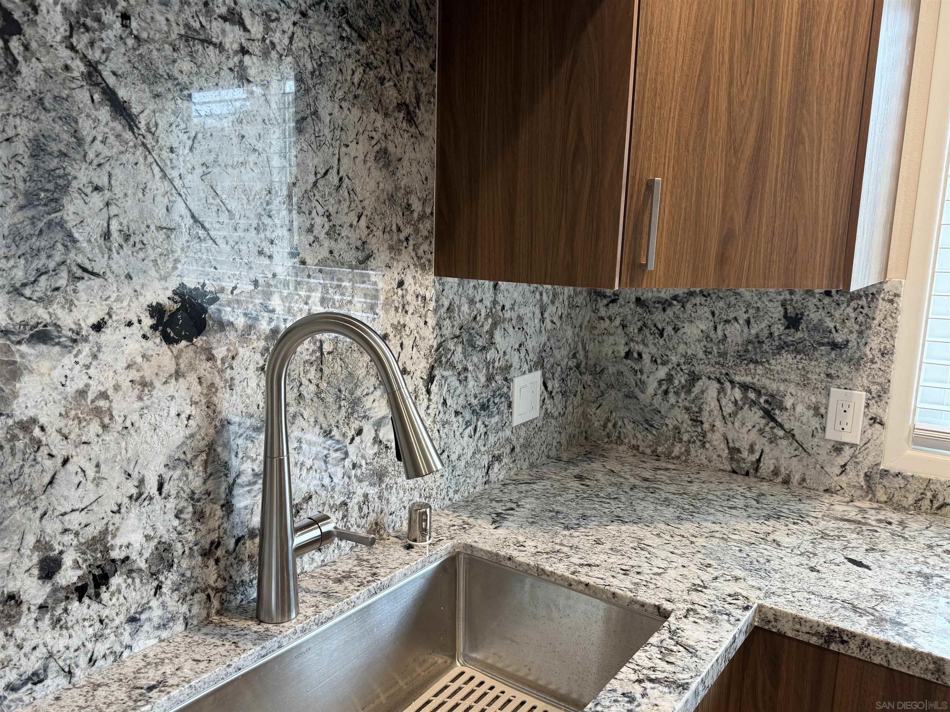 Detail Gallery Image 10 of 20 For 2914  Governor Dr, San Diego,  CA 92122 - 4 Beds | 2 Baths