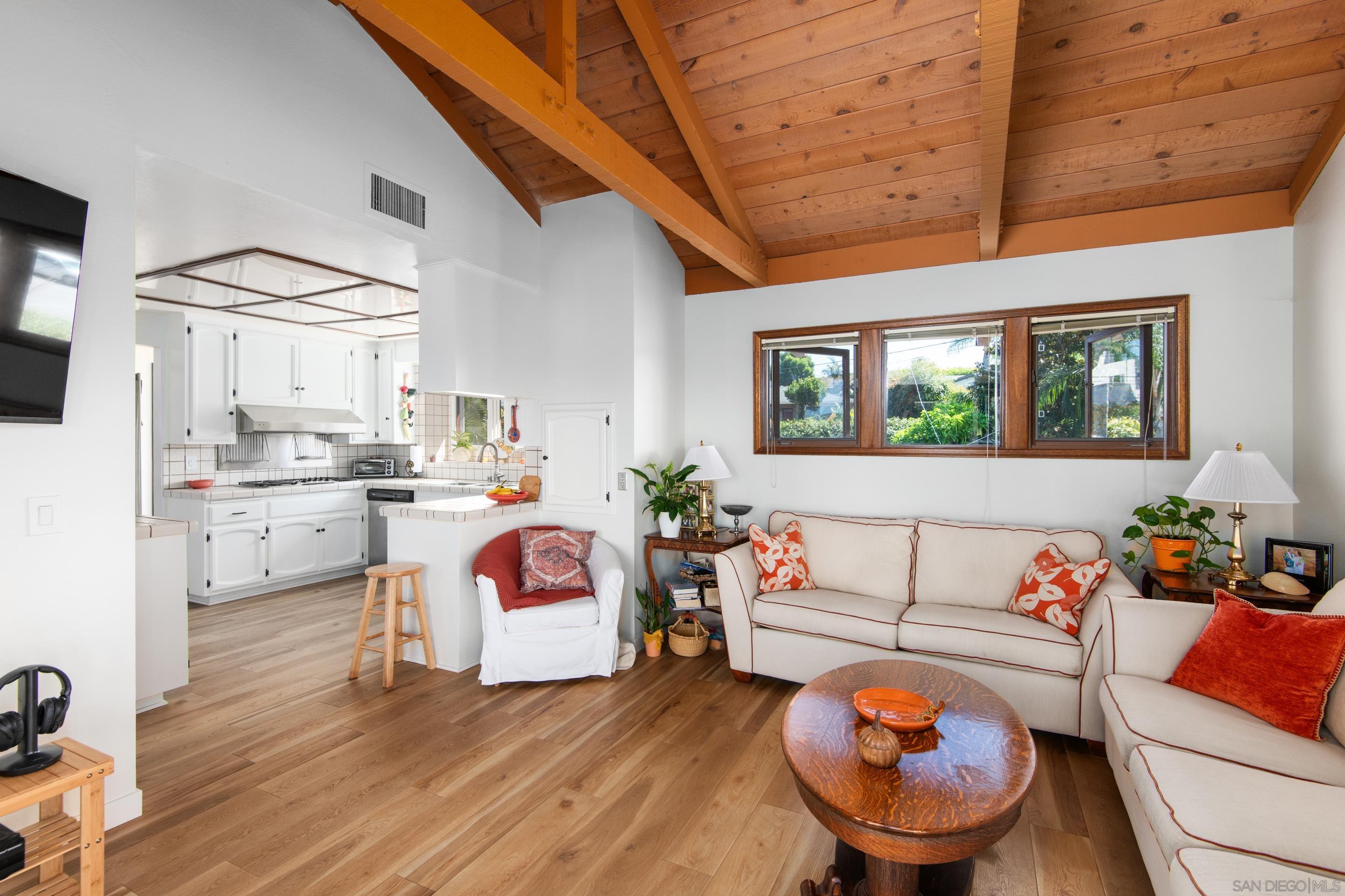 Detail Gallery Image 8 of 26 For 714  Passiflora Ave, Encinitas,  CA 92024 - 3 Beds | 2/1 Baths