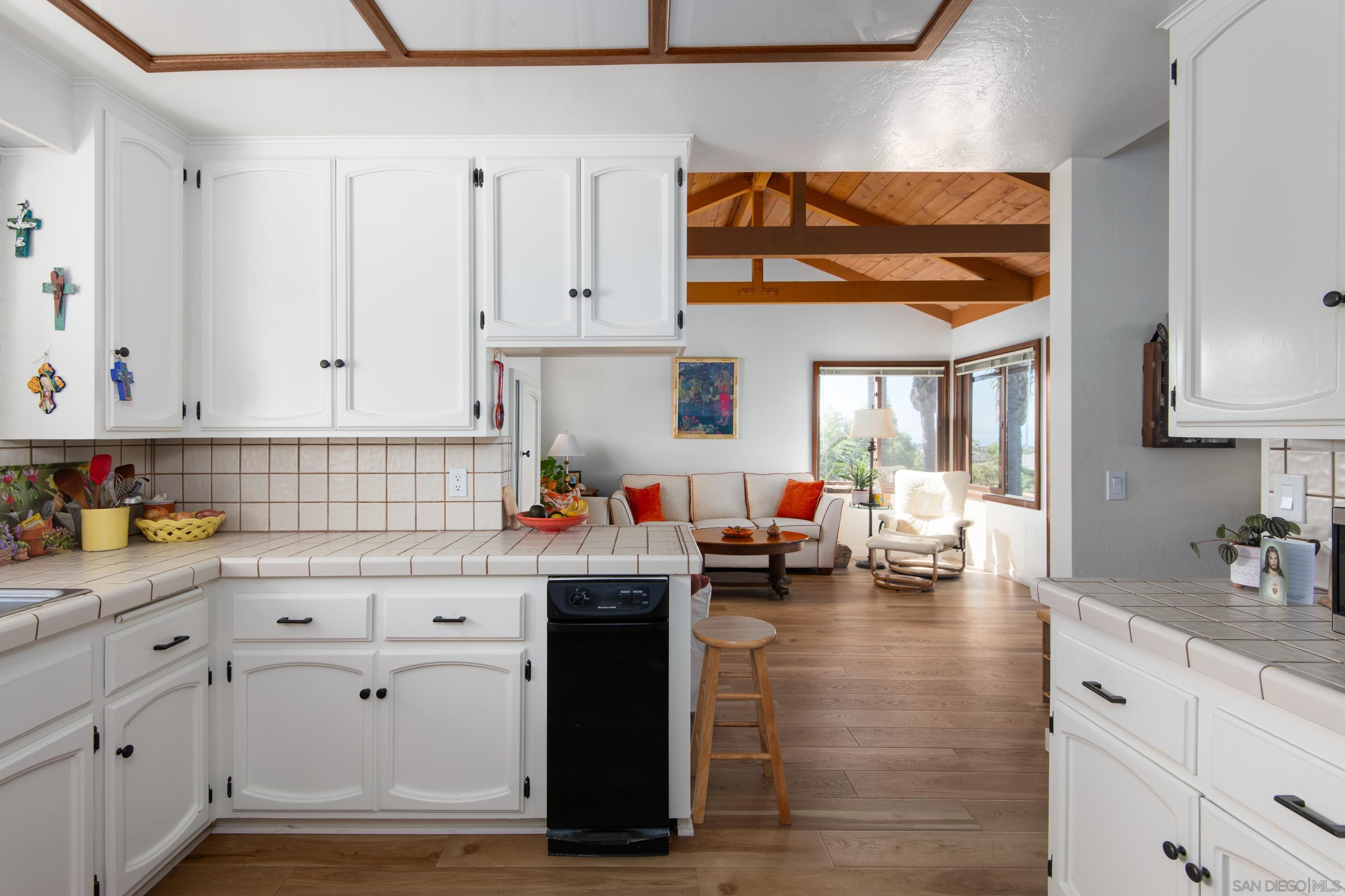 Detail Gallery Image 10 of 26 For 714  Passiflora Ave, Encinitas,  CA 92024 - 3 Beds | 2/1 Baths