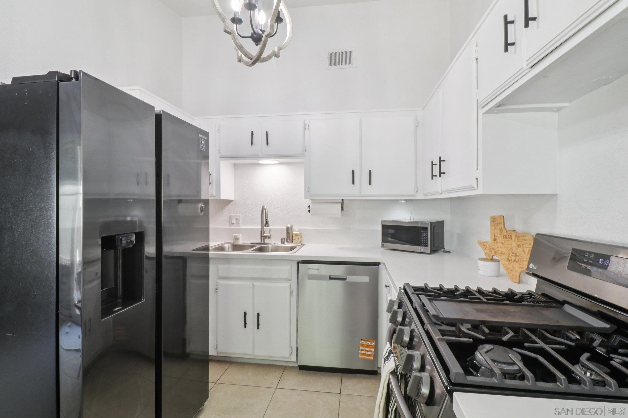 Detail Gallery Image 11 of 36 For 9055  Calle Lucia, Lakeside,  CA 92040 - 4 Beds | 2 Baths