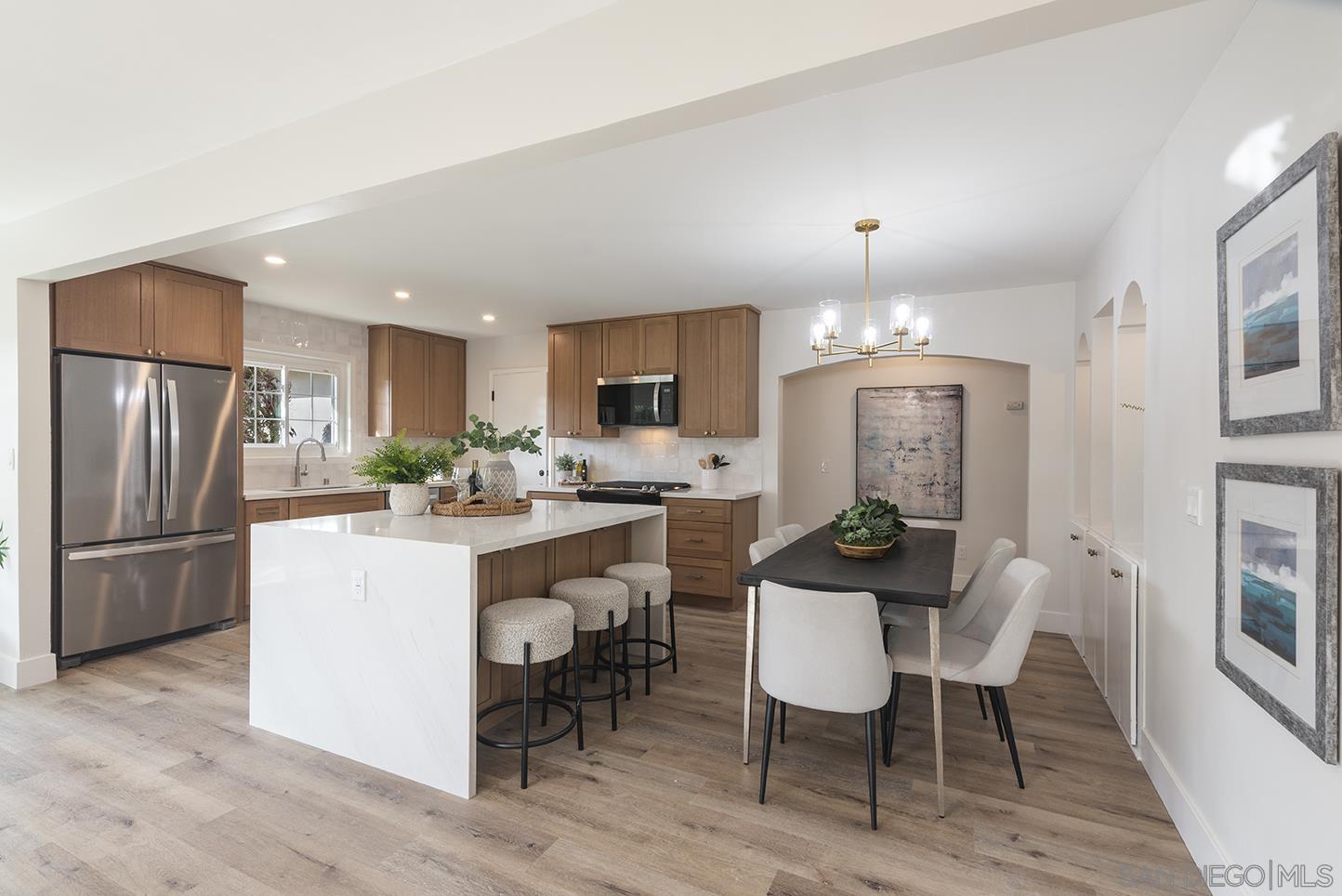 Detail Gallery Image 11 of 50 For 522  Garfield St, Oceanside,  CA 92054 - 5 Beds | 2/1 Baths