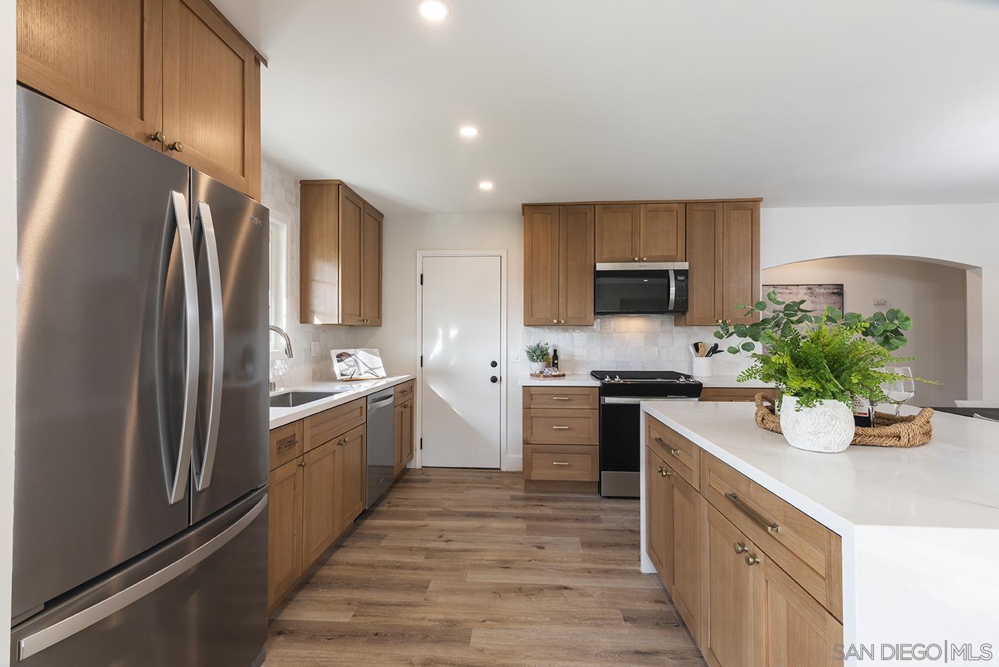 Detail Gallery Image 12 of 50 For 522  Garfield St, Oceanside,  CA 92054 - 5 Beds | 2/1 Baths