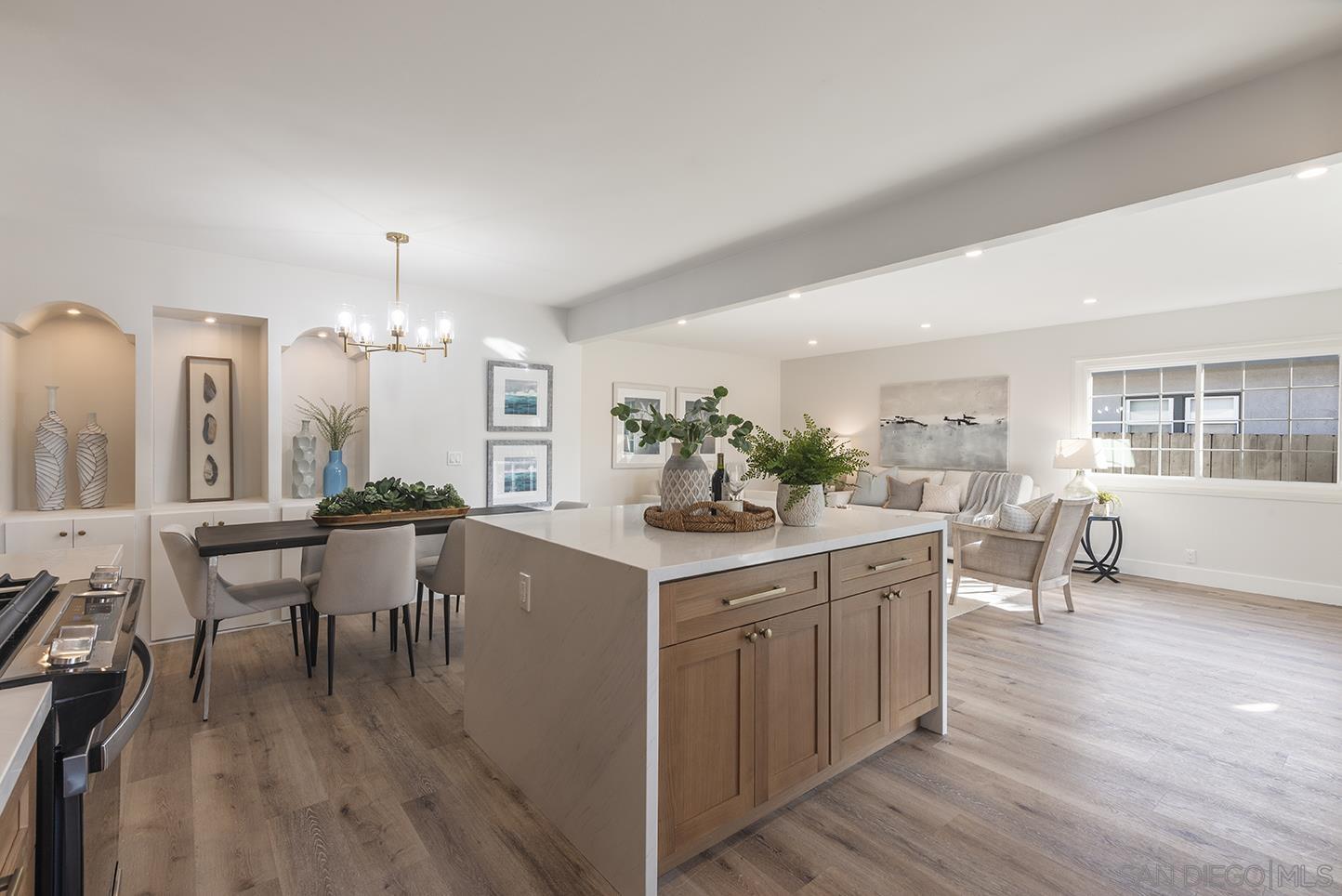 Detail Gallery Image 15 of 50 For 522  Garfield St, Oceanside,  CA 92054 - 5 Beds | 2/1 Baths