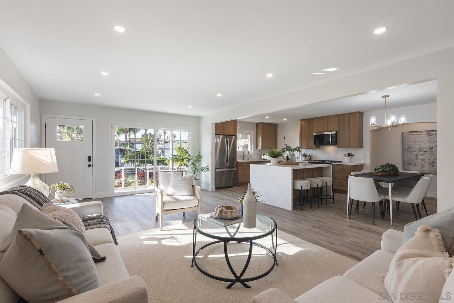 Detail Gallery Image 6 of 50 For 522  Garfield St, Oceanside,  CA 92054 - 5 Beds | 2/1 Baths