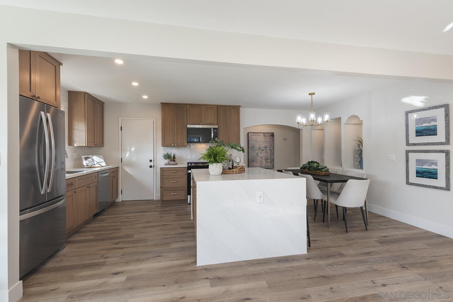 Detail Gallery Image 10 of 50 For 522  Garfield St, Oceanside,  CA 92054 - 5 Beds | 2/1 Baths