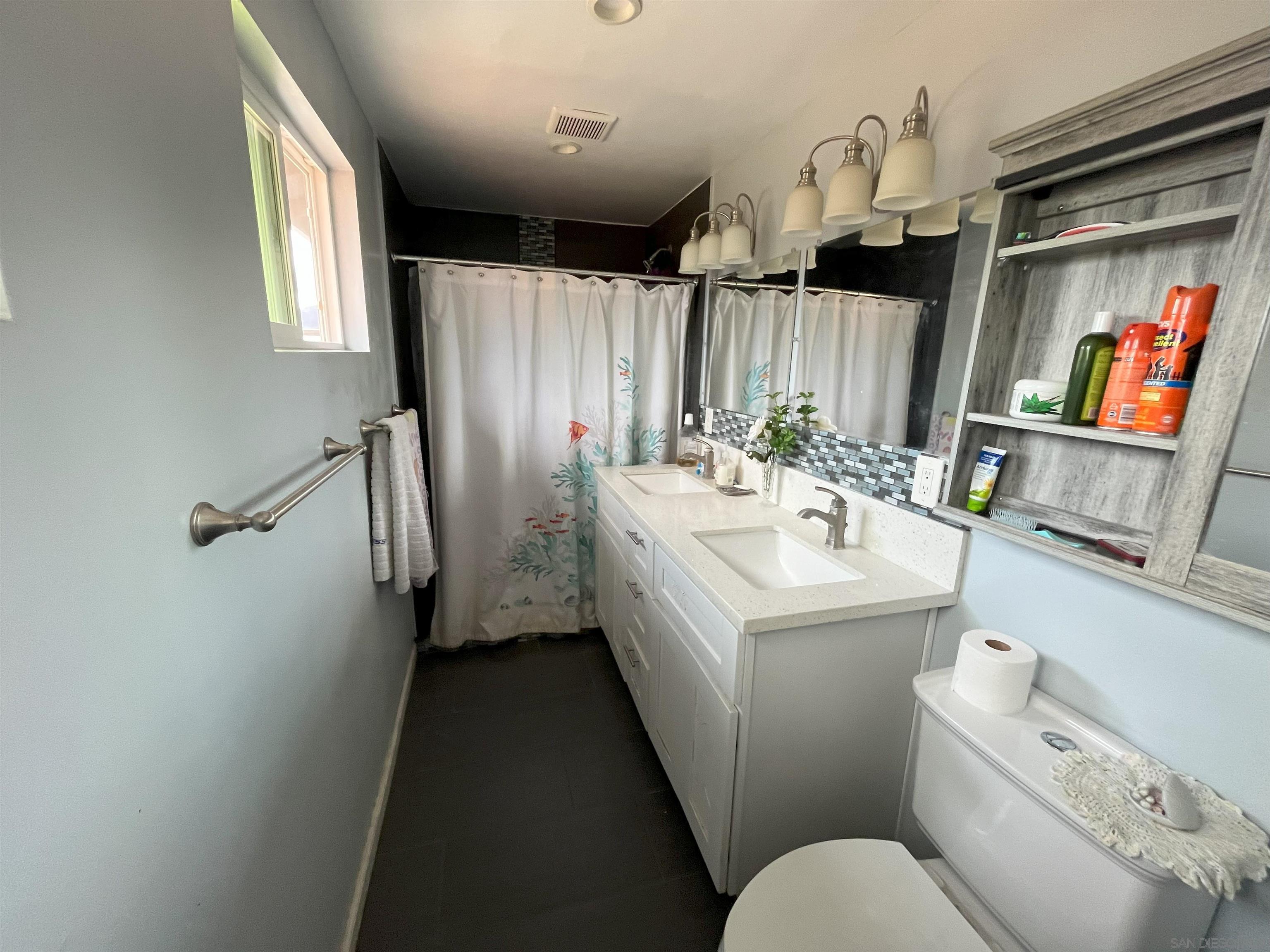 Detail Gallery Image 6 of 10 For 8447  Carlton Oaks Dr, Santee,  CA 92071 - 3 Beds | 2 Baths