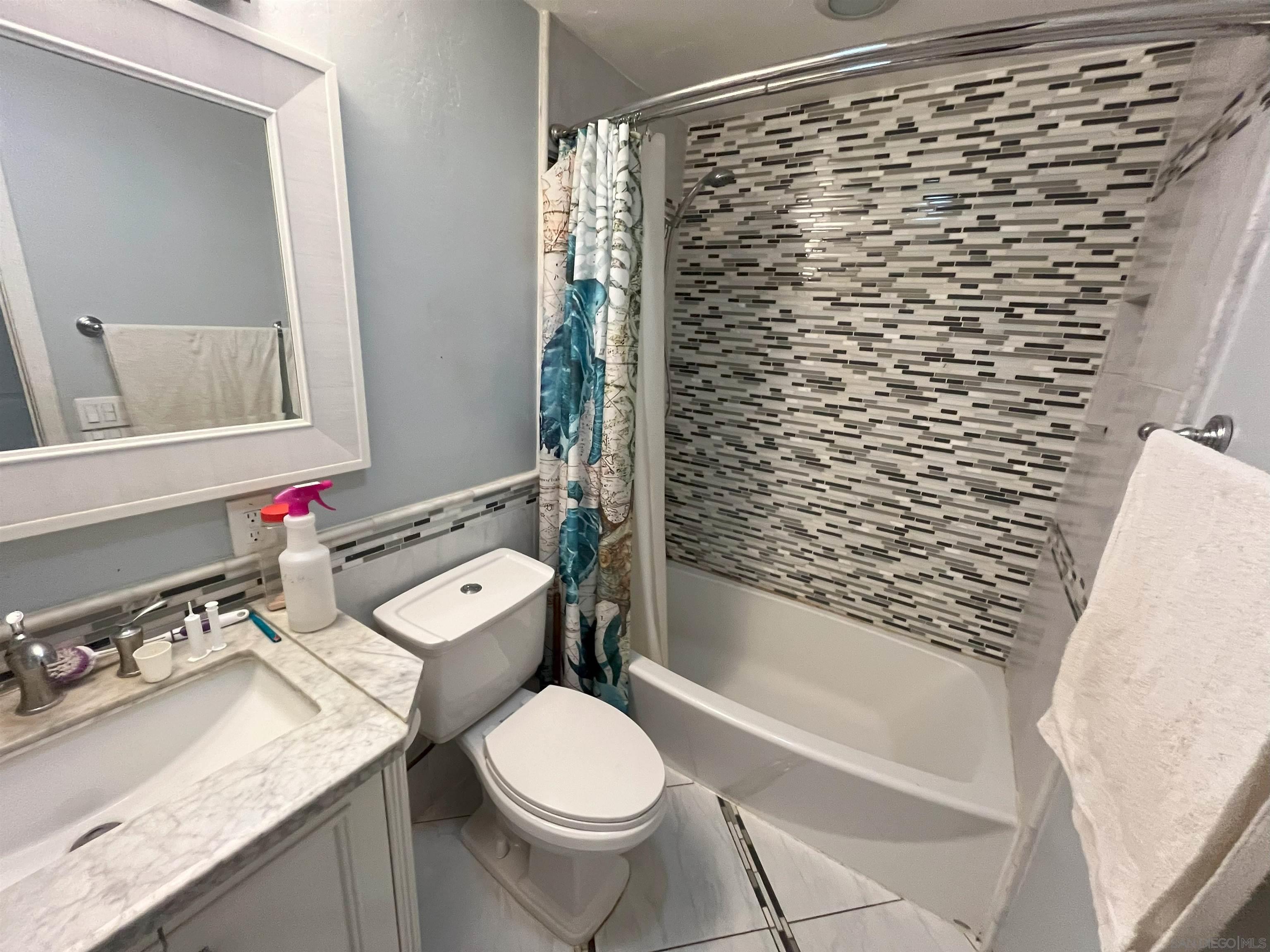 Detail Gallery Image 7 of 10 For 8447  Carlton Oaks Dr, Santee,  CA 92071 - 3 Beds | 2 Baths