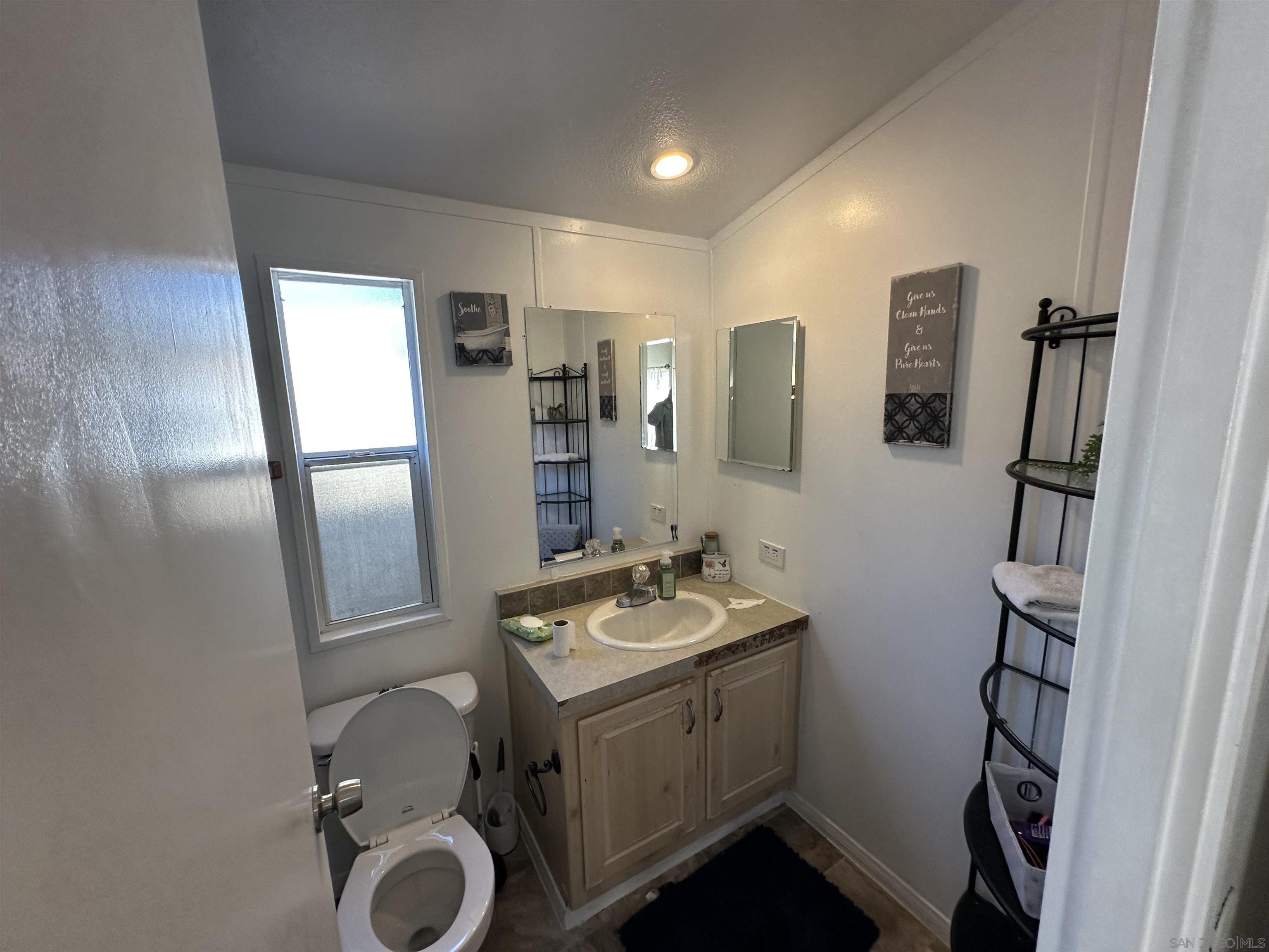 Detail Gallery Image 4 of 26 For 12044  Royal Rd.  #76,  El Cajon,  CA 92021 - 2 Beds | 2 Baths