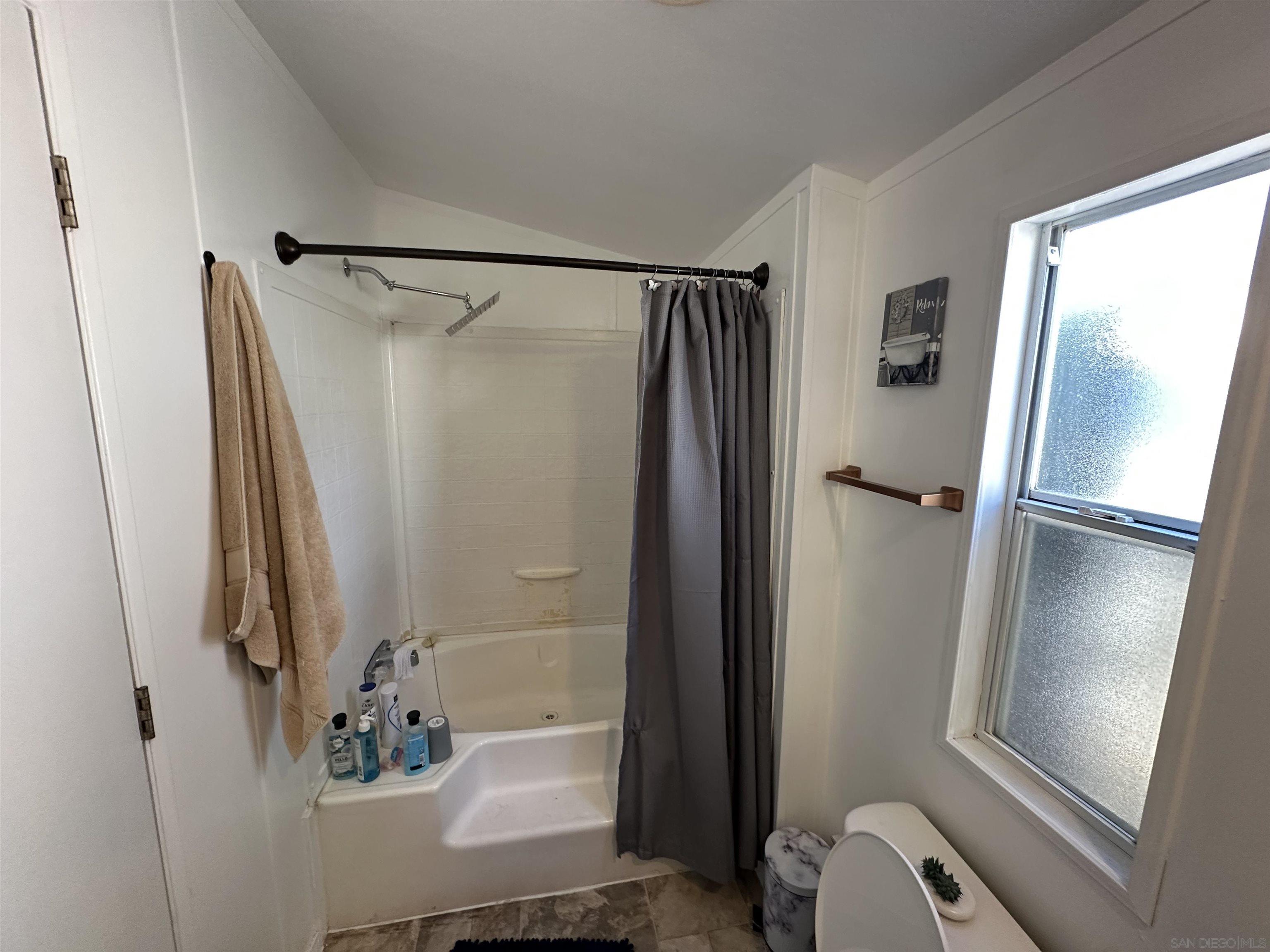 Detail Gallery Image 5 of 26 For 12044  Royal Rd.  #76,  El Cajon,  CA 92021 - 2 Beds | 2 Baths