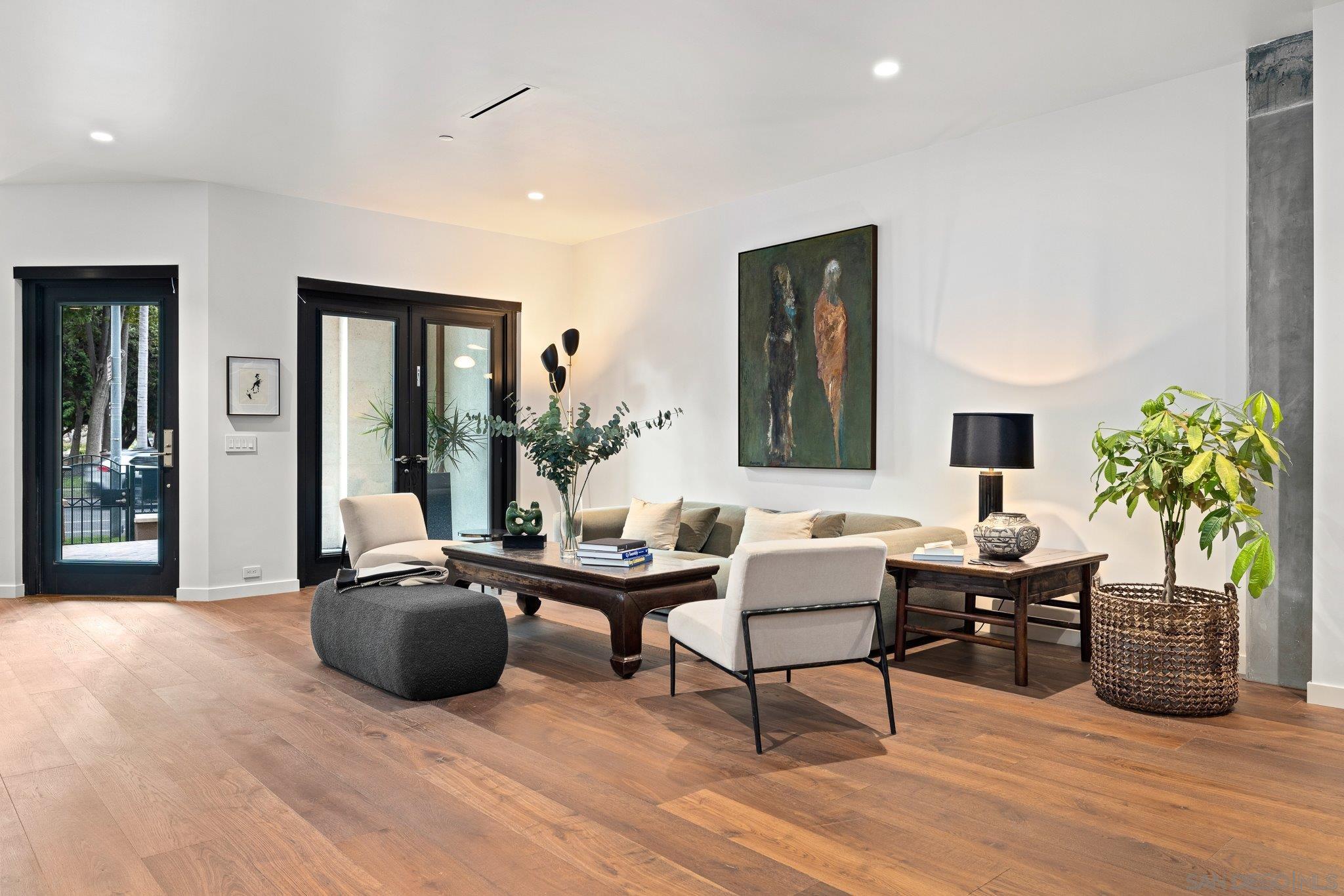 Detail Gallery Image 3 of 50 For 2500  6th Ave  Th04,  San Diego,  CA 92103 - 3 Beds | 2/1 Baths