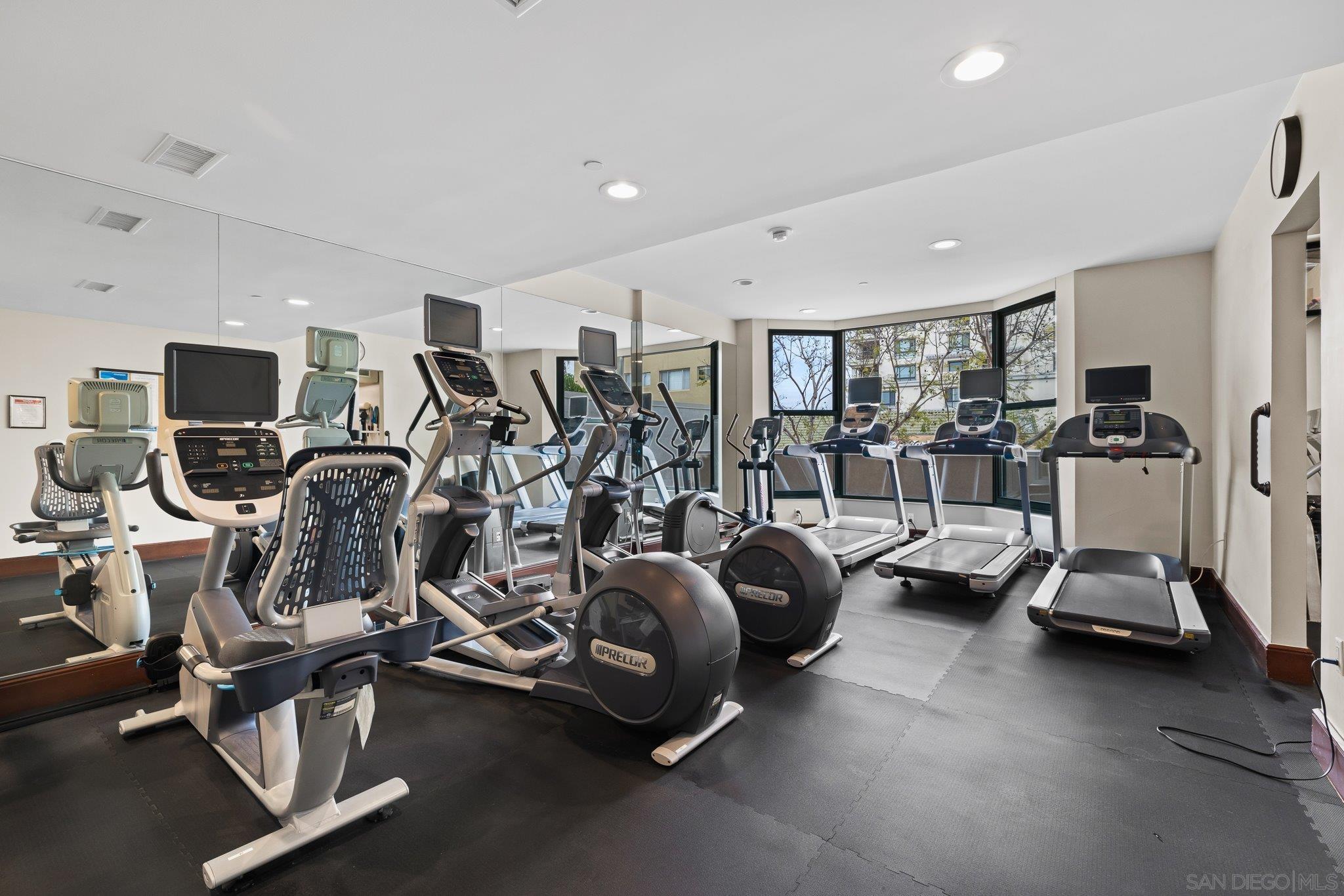 Detail Gallery Image 56 of 59 For 2500  6th Ave  Th04,  San Diego,  CA 92103 - 3 Beds | 2/1 Baths