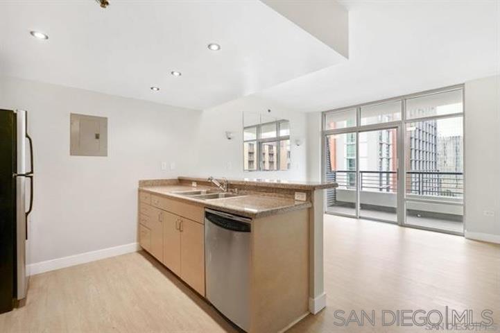 Front Image Thumbnail for SD250045786