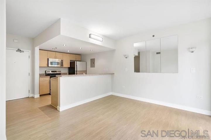 Detail Gallery Image 2 of 30 For 425 W Beech St  1003, San Diego,  CA 92101 - 2 Beds | 1 Baths