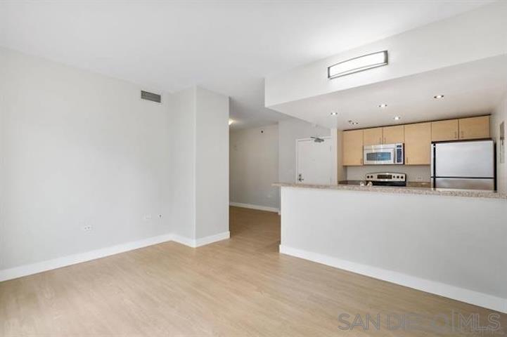 Detail Gallery Image 4 of 30 For 425 W Beech St  1003, San Diego,  CA 92101 - 2 Beds | 1 Baths