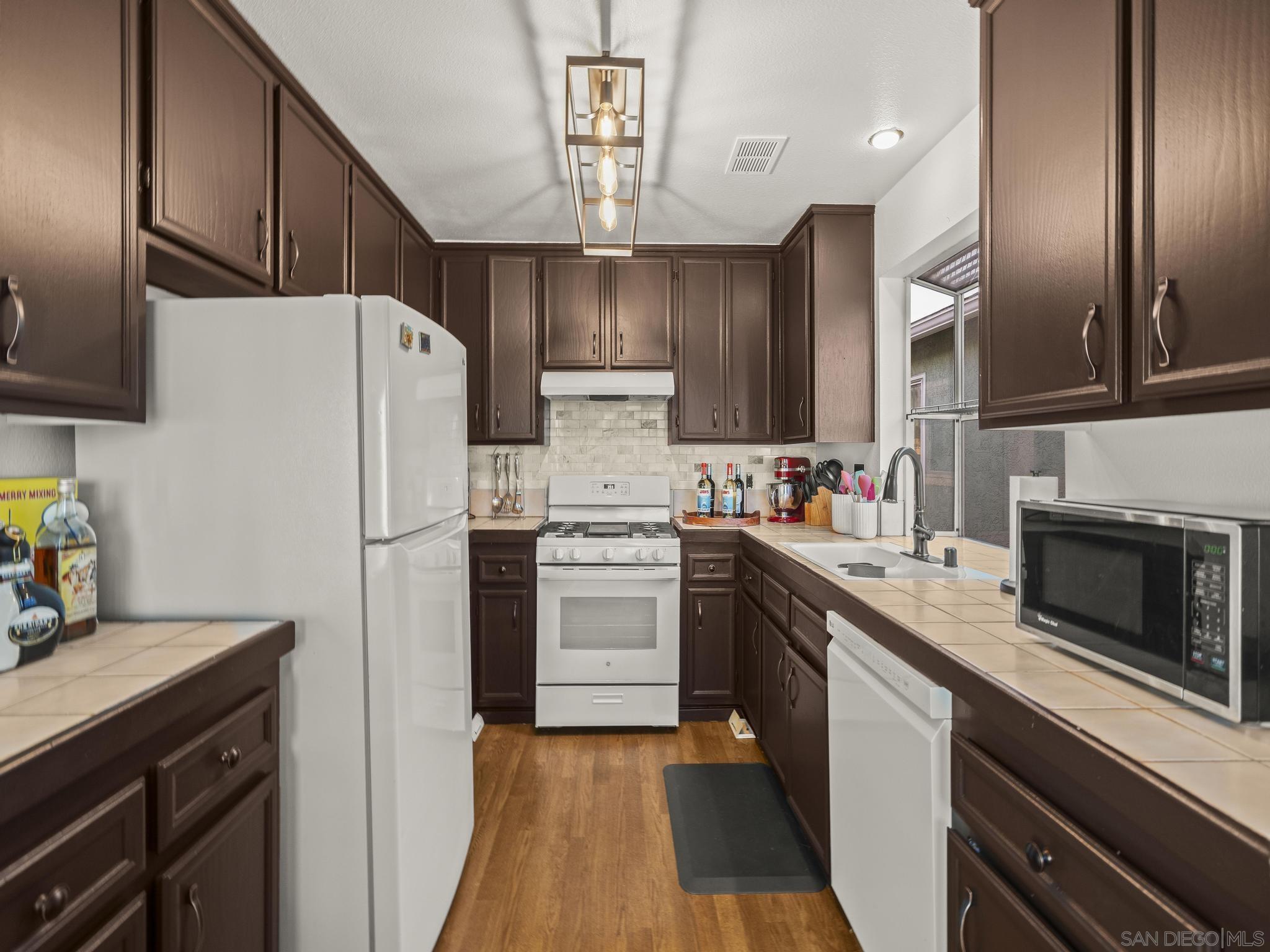 Detail Gallery Image 33 of 46 For 406-408 & 408b  E Ave, Coronado,  CA 92118 - – Beds | – Baths