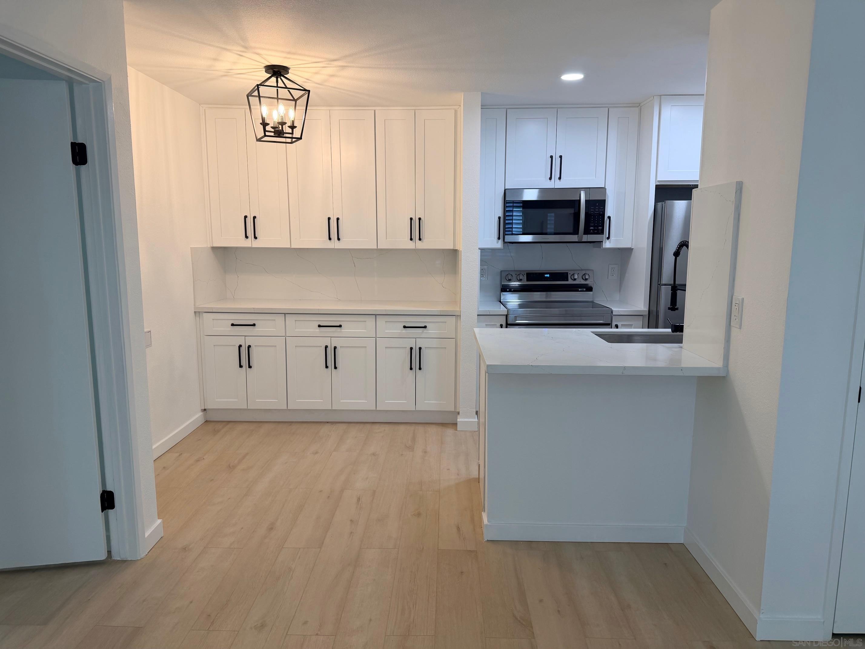 Detail Gallery Image 2 of 12 For 6658  University Ave., San Diego,  CA 92115 - 1 Beds | 1 Baths