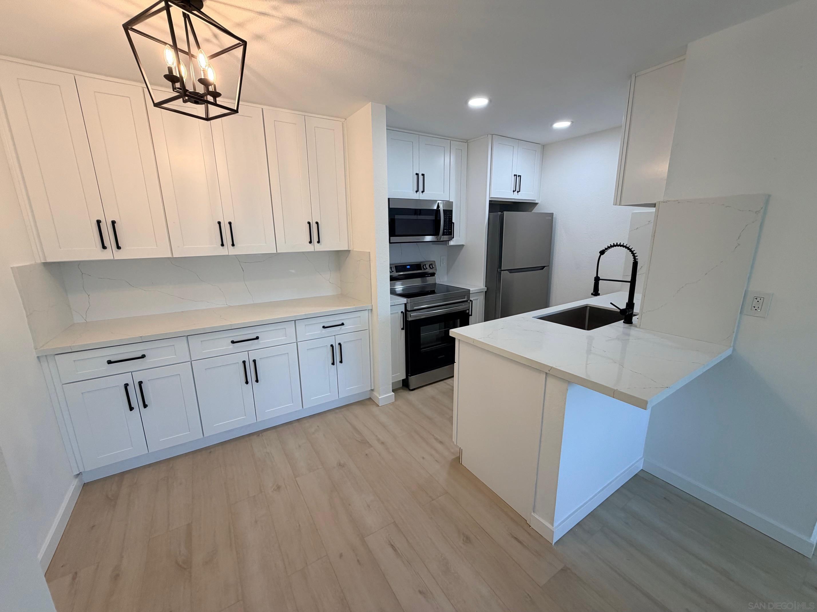 Detail Gallery Image 8 of 12 For 6658  University Ave., San Diego,  CA 92115 - 1 Beds | 1 Baths