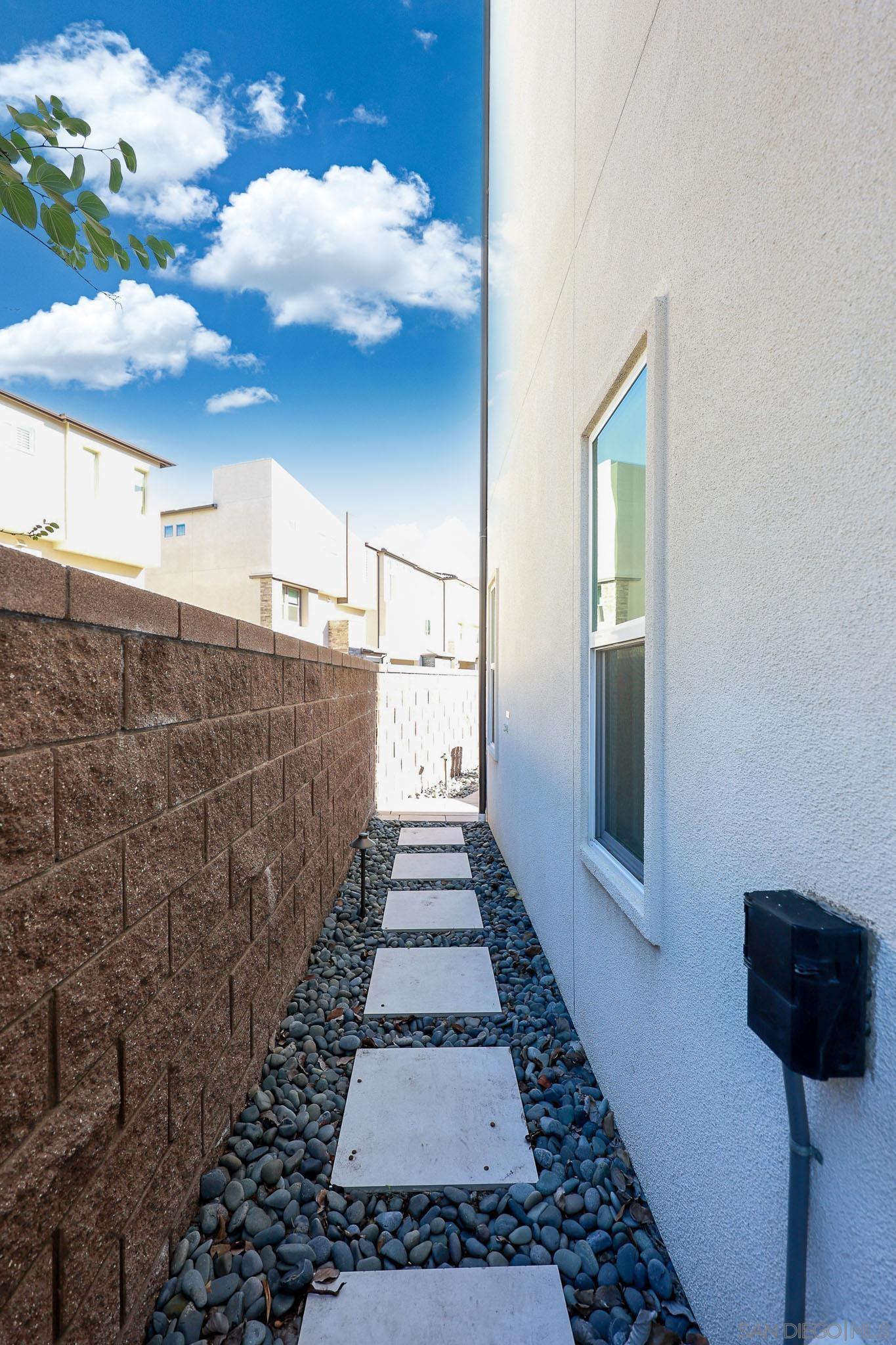 Detail Gallery Image 21 of 36 For 16205  Camden Cir, San Diego,  CA 92127 - 3 Beds | 3/1 Baths