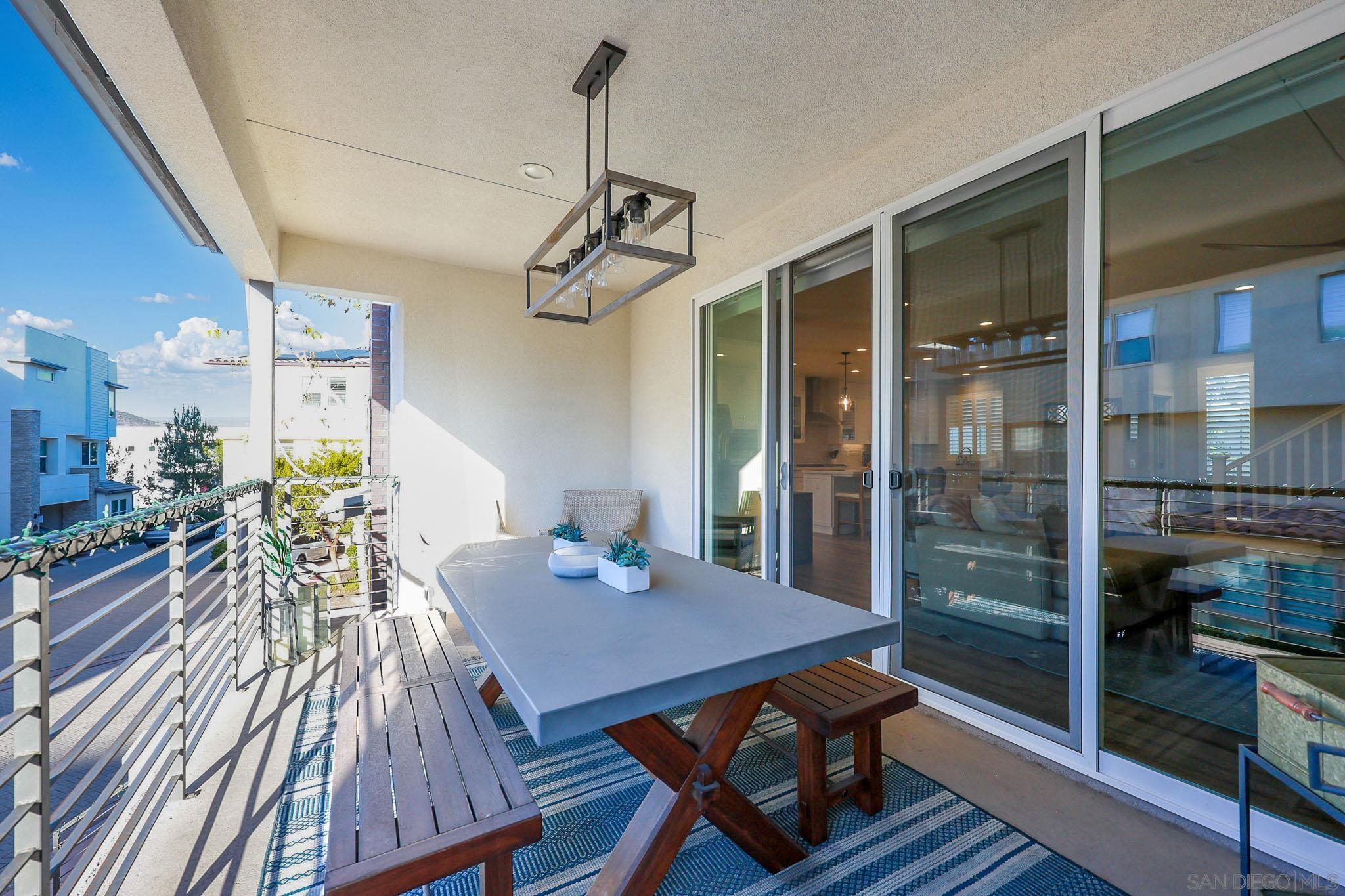 Detail Gallery Image 5 of 36 For 16205  Camden Cir, San Diego,  CA 92127 - 3 Beds | 3/1 Baths