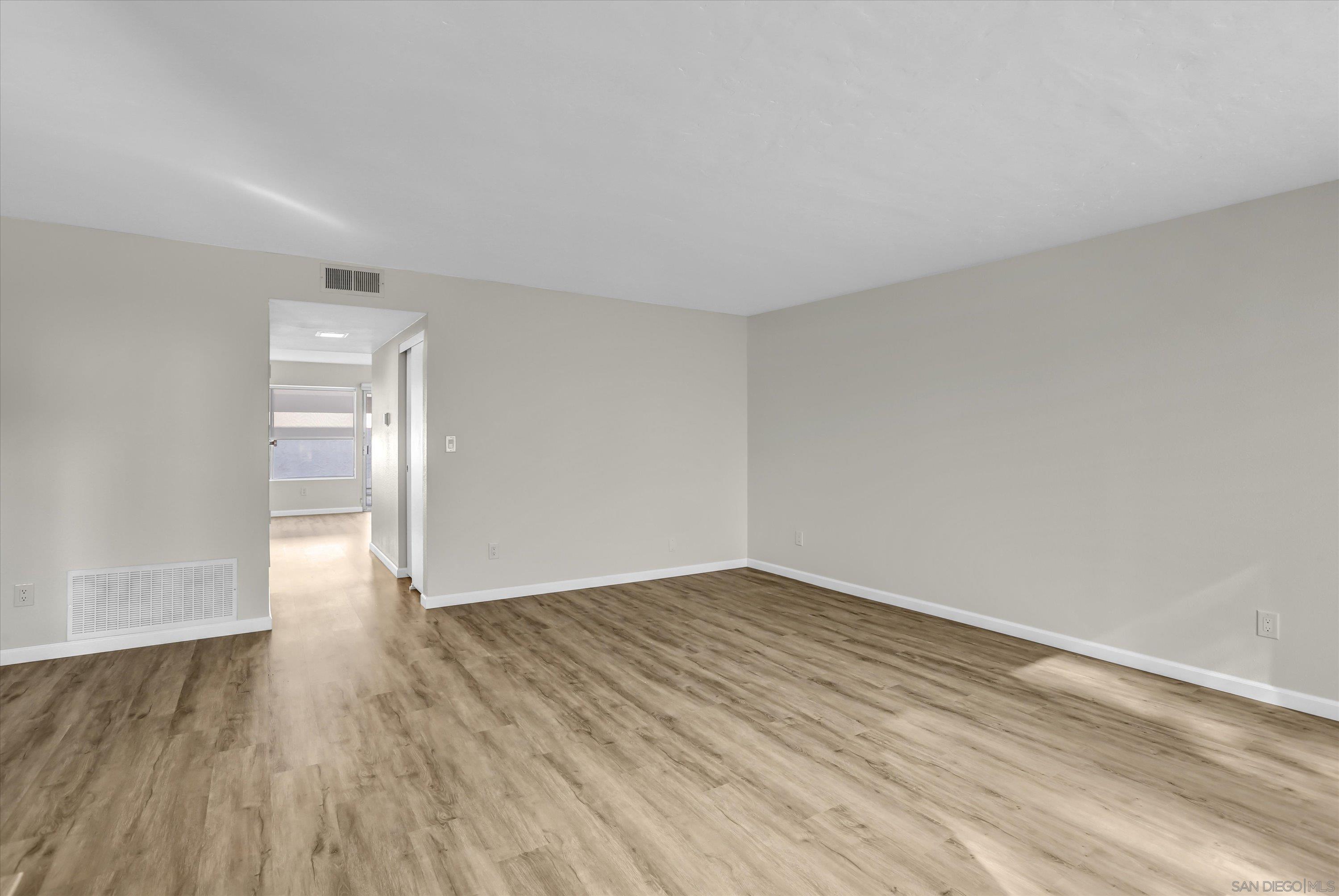 Detail Gallery Image 3 of 25 For 1079  Las Rosas Ct, Chula Vista,  CA 91910 - 4 Beds | 2/1 Baths