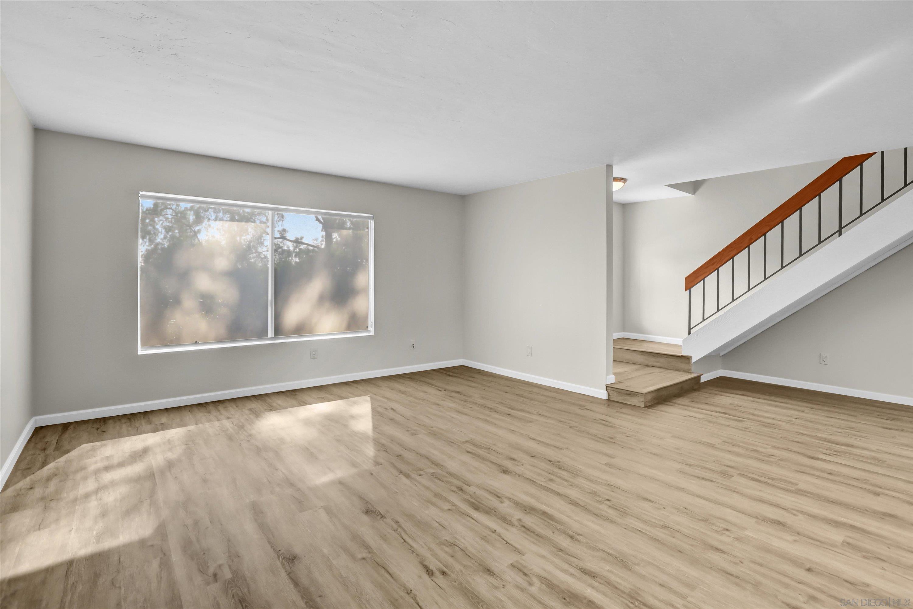 Detail Gallery Image 5 of 25 For 1079  Las Rosas Ct, Chula Vista,  CA 91910 - 4 Beds | 2/1 Baths