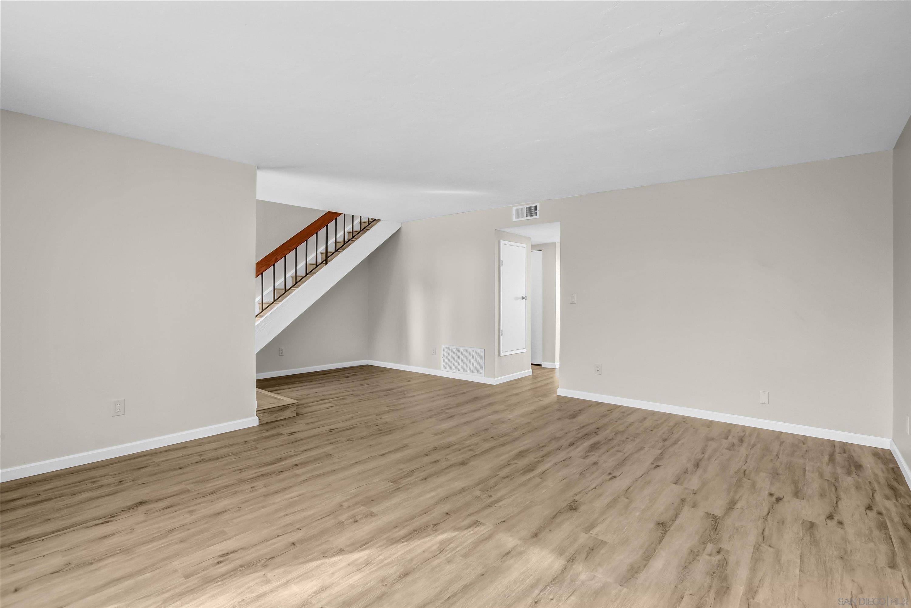 Detail Gallery Image 7 of 25 For 1079  Las Rosas Ct, Chula Vista,  CA 91910 - 4 Beds | 2/1 Baths