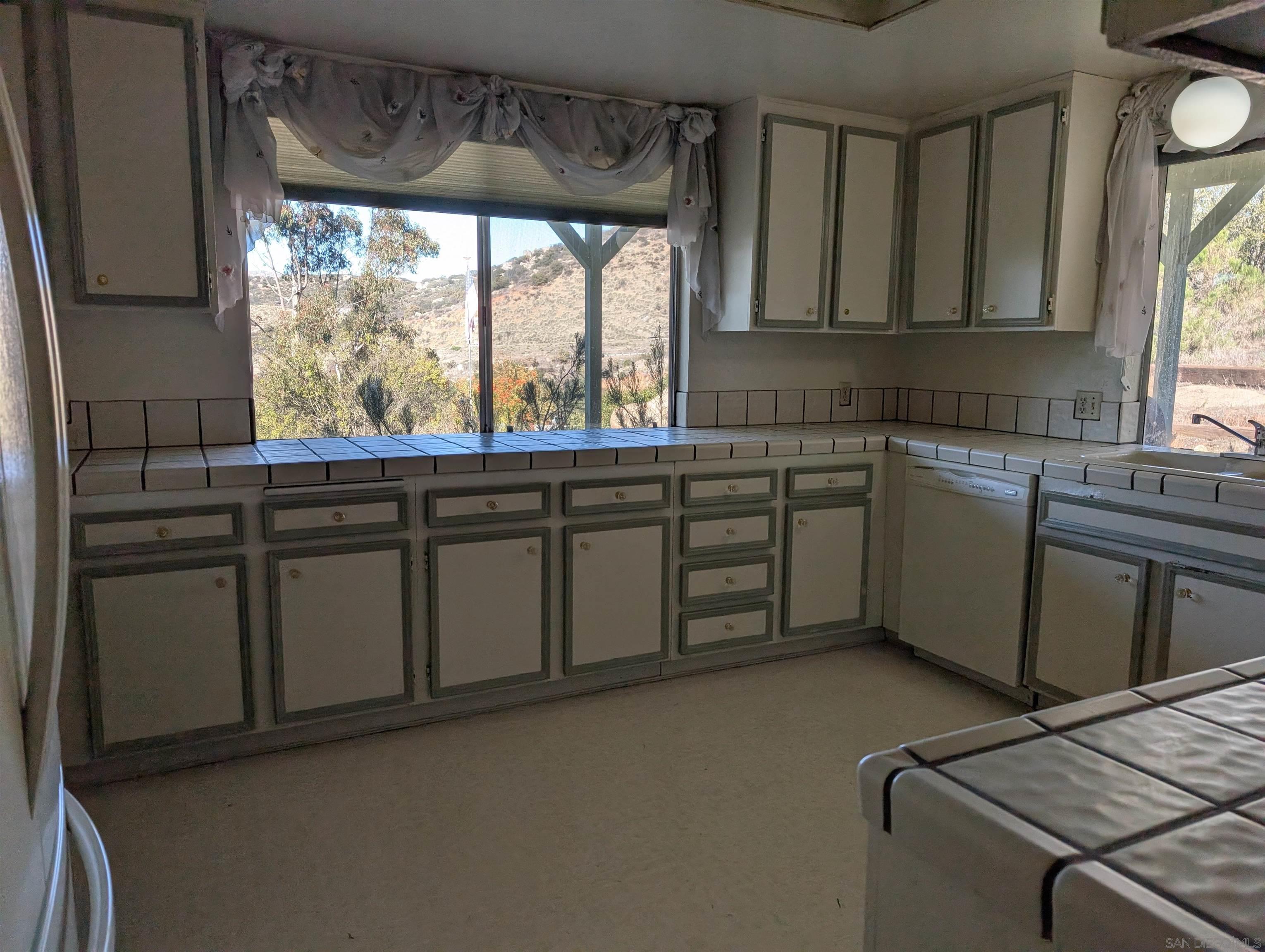 Detail Gallery Image 6 of 7 For 1331  Ramblewood Rd, Alpine,  CA 91901 - 3 Beds | 2 Baths