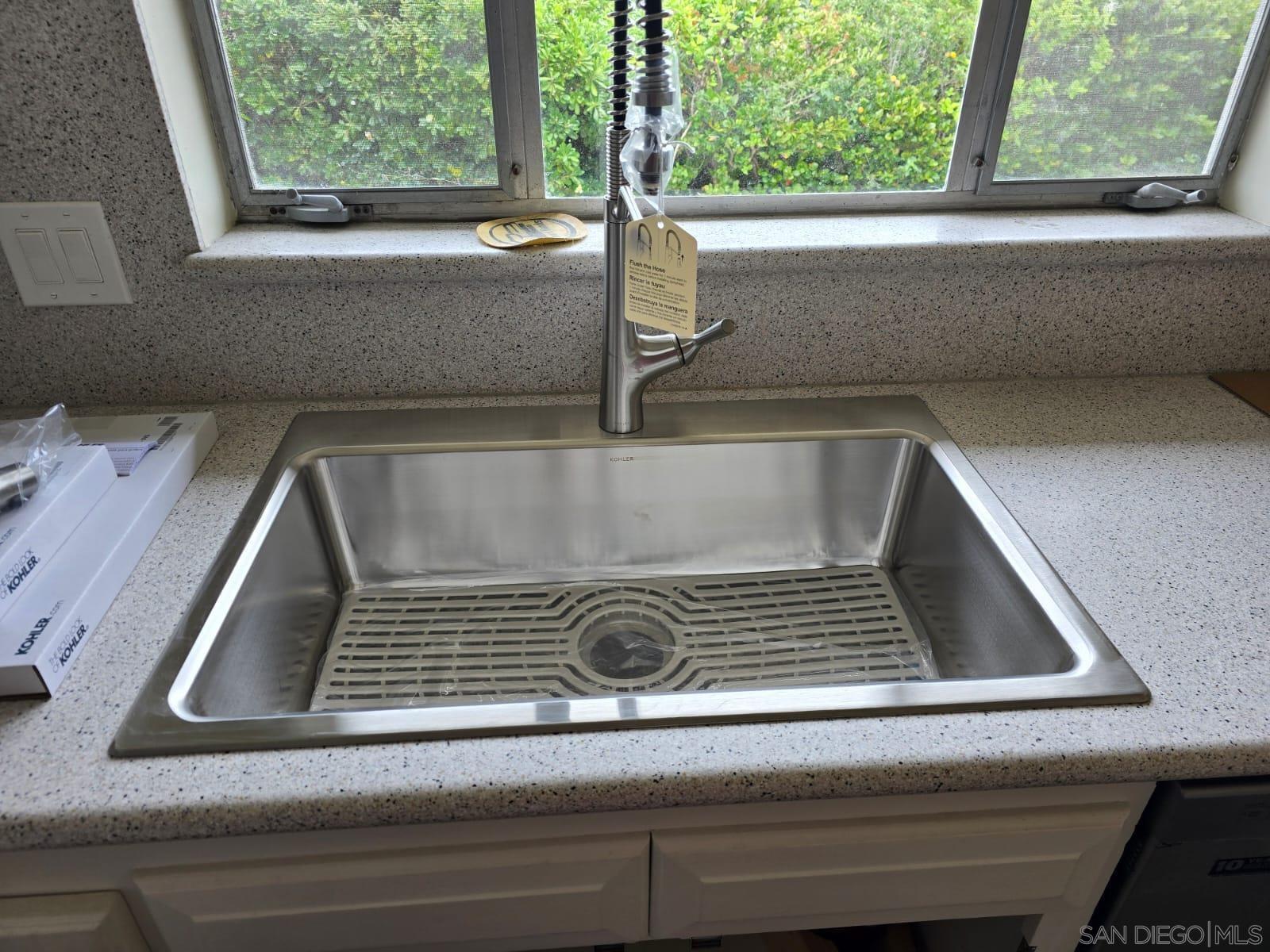 Detail Gallery Image 11 of 46 For 5531  Ladybird Ln, La Jolla,  CA 92037 - 3 Beds | 2 Baths