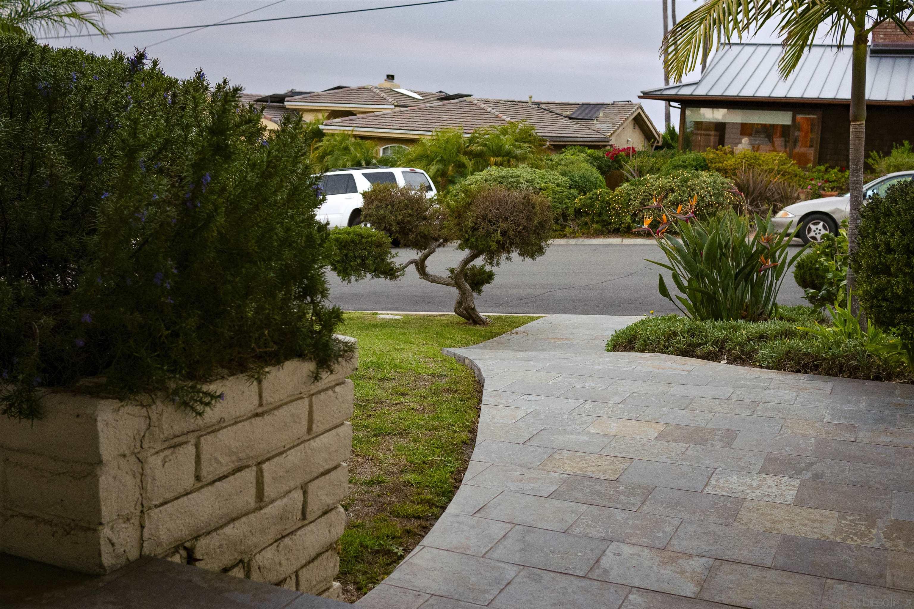 Detail Gallery Image 3 of 46 For 5531  Ladybird Ln, La Jolla,  CA 92037 - 3 Beds | 2 Baths